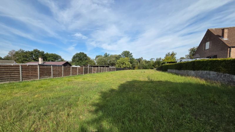Bouwgrond 21 are open bebouwing breedte 20,5 meter foto {{pictureIndex}}