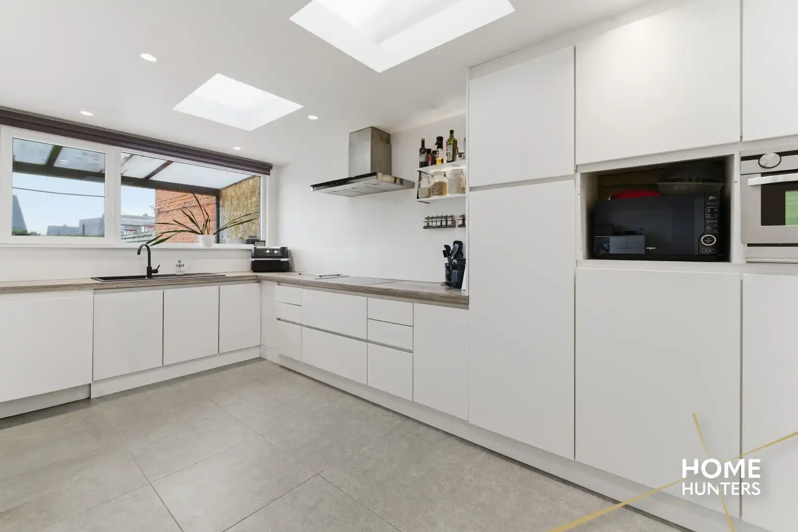 Instapklare woning met 3 slaapkamers op gunstige ligging te Ieper! foto 5