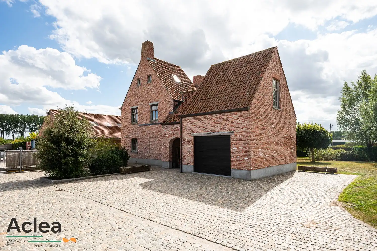 Karaktervol landhuis met paardenstal op 5.943m² in een groene omgeving foto 10