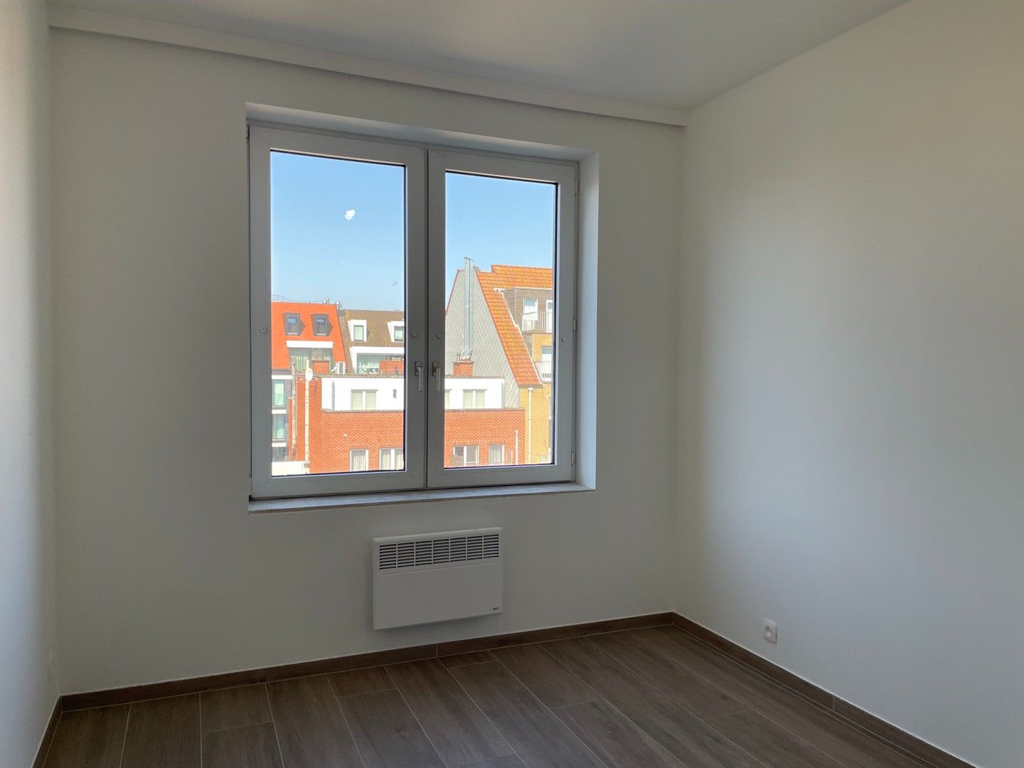 Verzorgd en vernieuwd ongemeubeld appartement met balkon in de Lippenslaan te Knokke foto 17