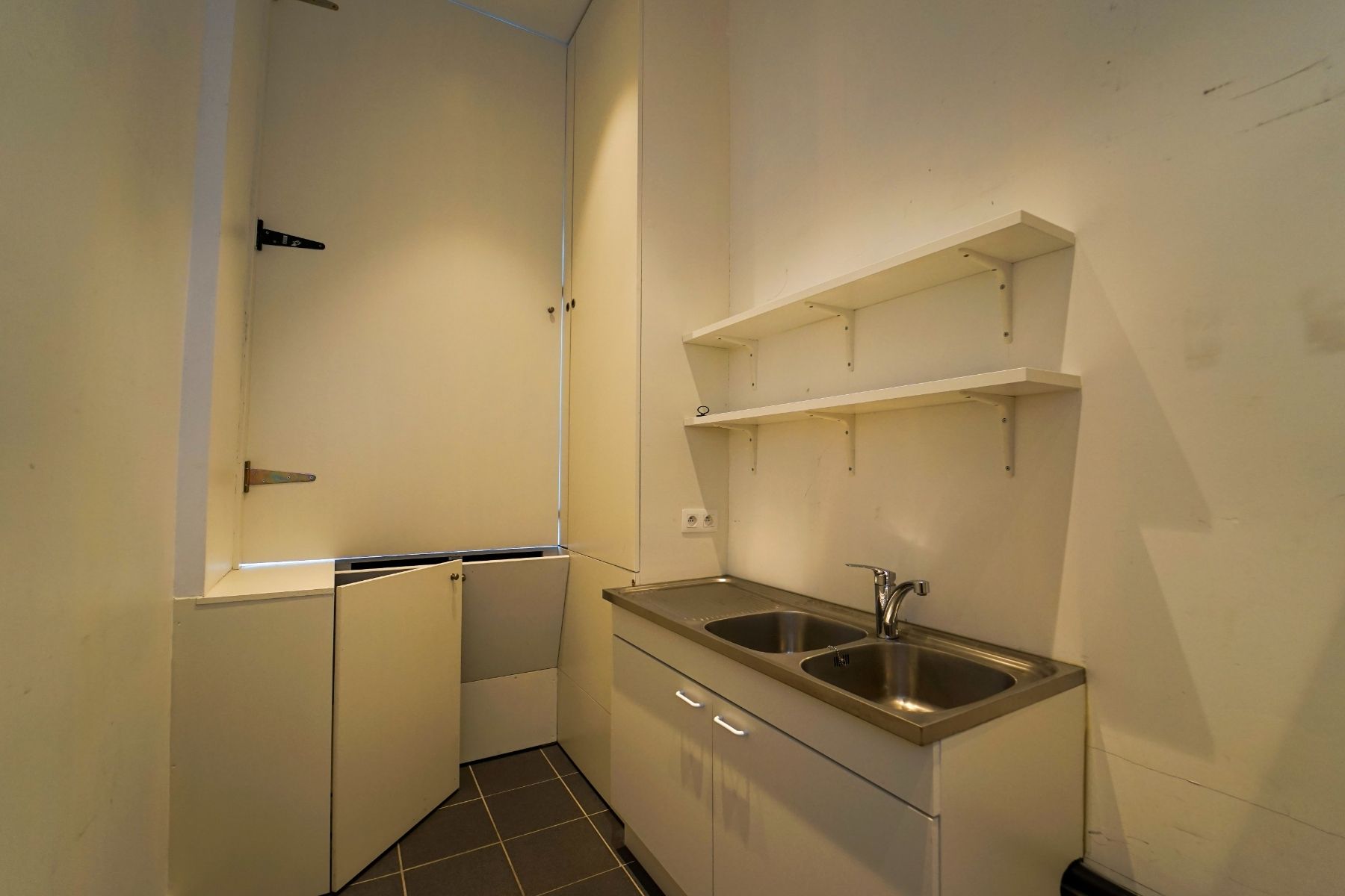 Handelsruimte met authentieke elementen te huur in centrum Gent, aan het Gravensteen foto 15