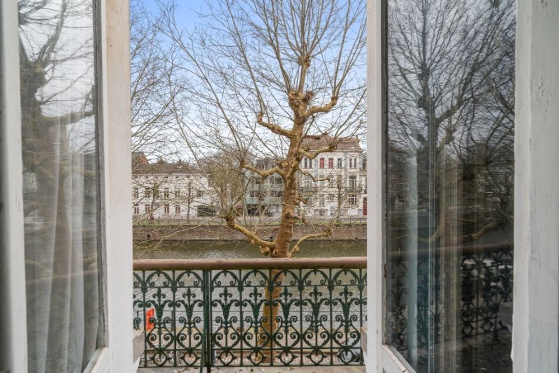 --- NIEUW --- Prachtig gelegen, te renoveren herenhuis aan de Visserij! foto 3
