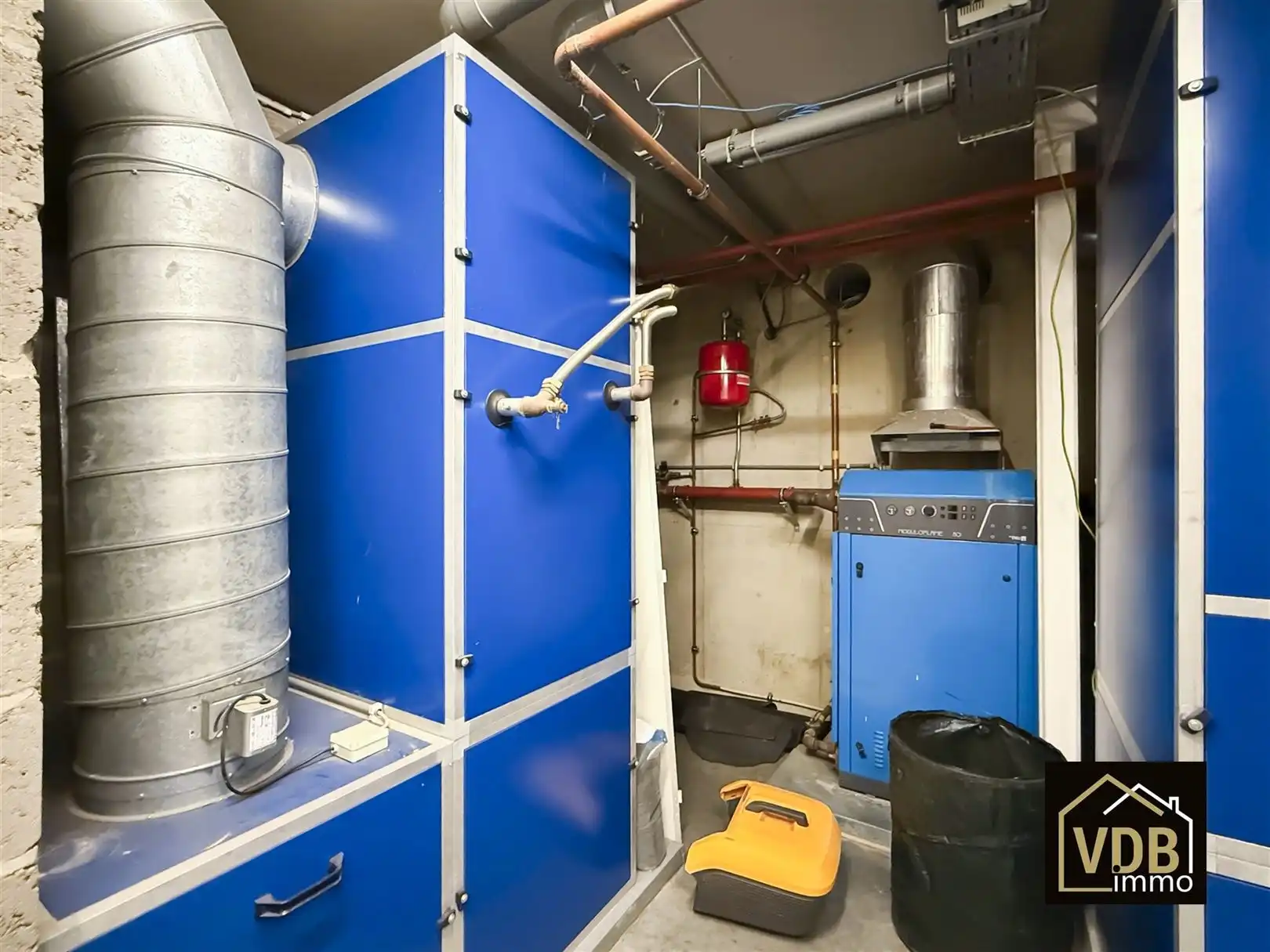 COMMERCIEEL PAND MET PENTHOUSE OP TOP LOCATIE foto 53