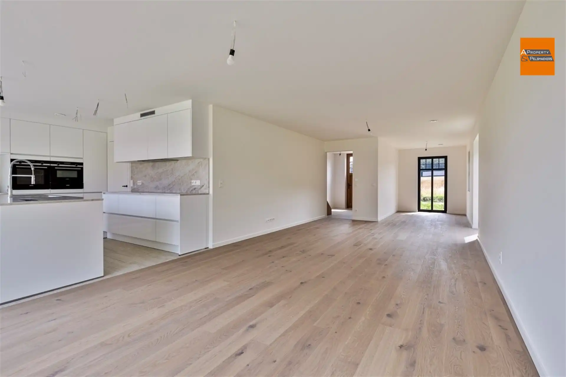 Ruime nieuwbouw villa met 4 slaapkamers foto 11