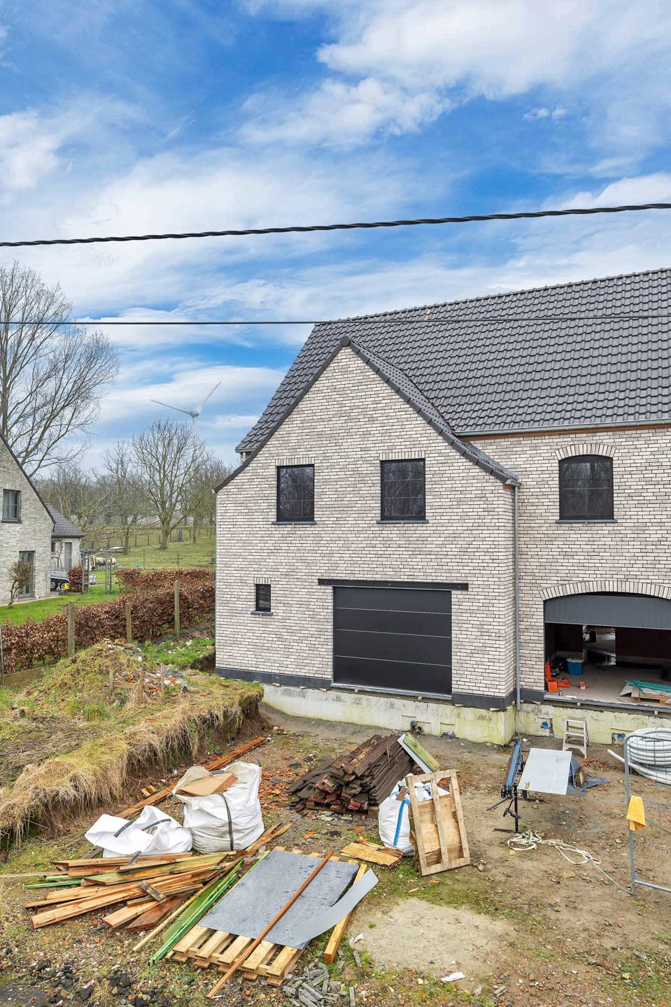Halfopen nieuwbouwwoning op een prachtig perceel foto 3