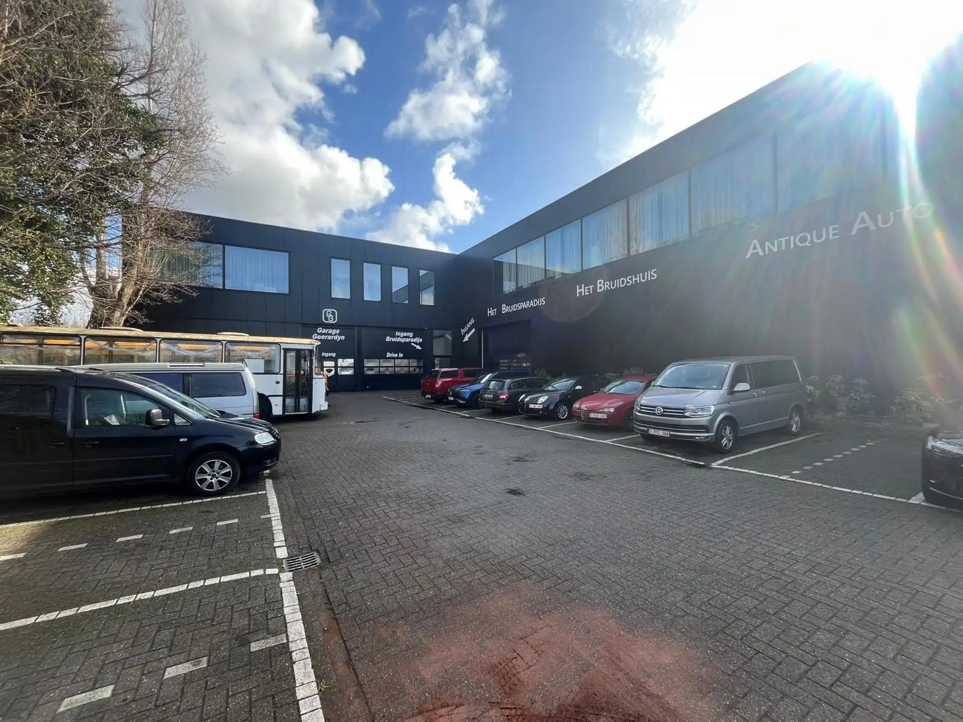 Verrassend ruim hoekgebouw te Merksem industrie foto 5