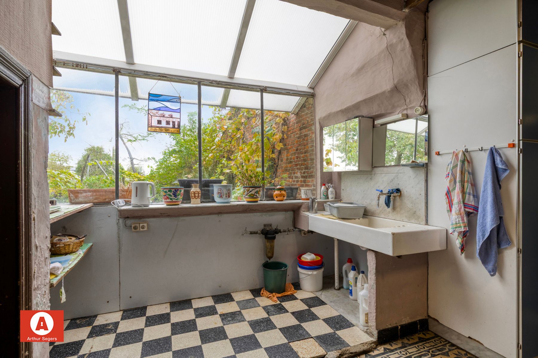 Uniek gelegen hoeve met bijgebouwen en weiland op 1,49 ha foto 9