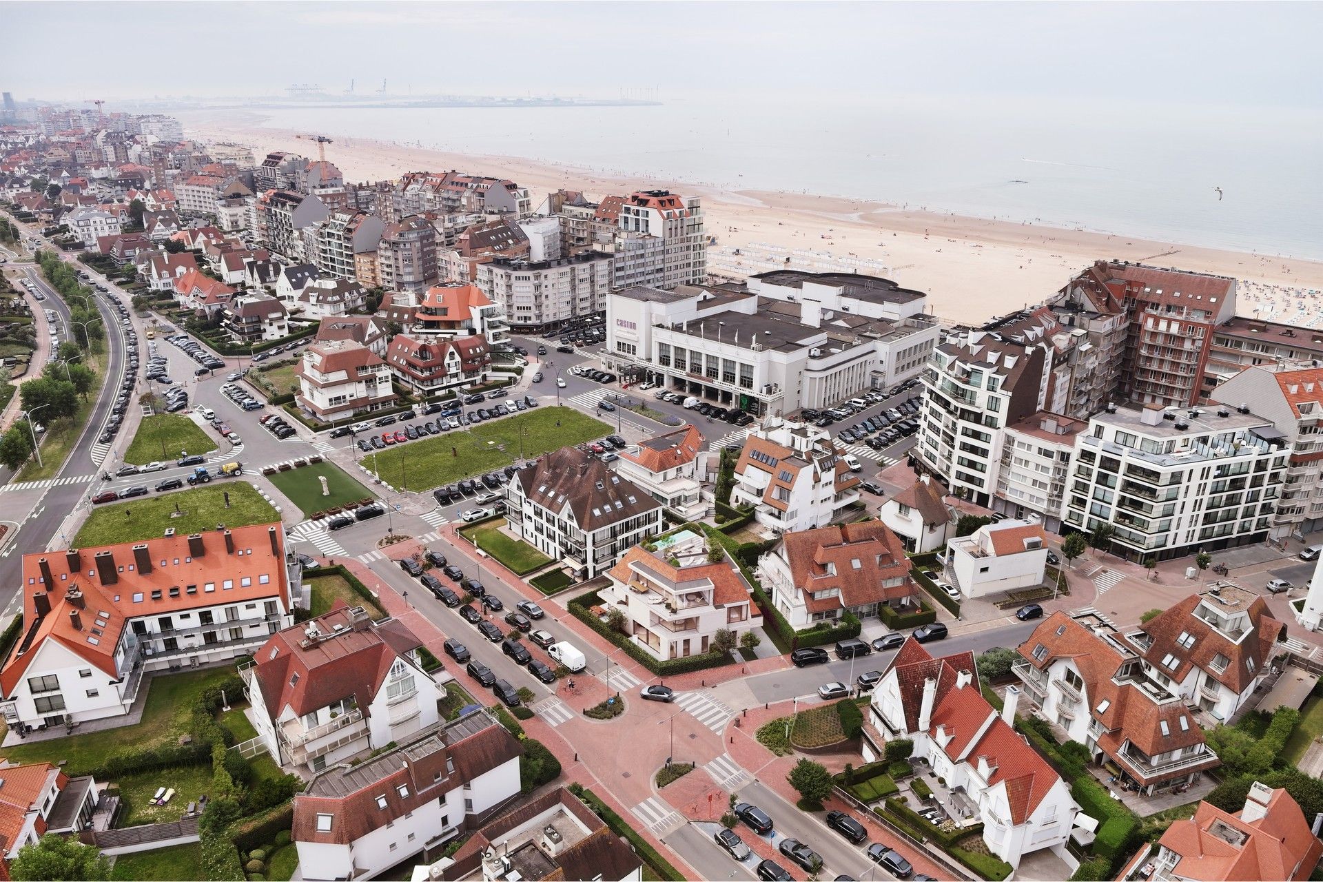 Luxe dakappartement met daktuin en zwembad vlakbij het Albertstrand foto 3