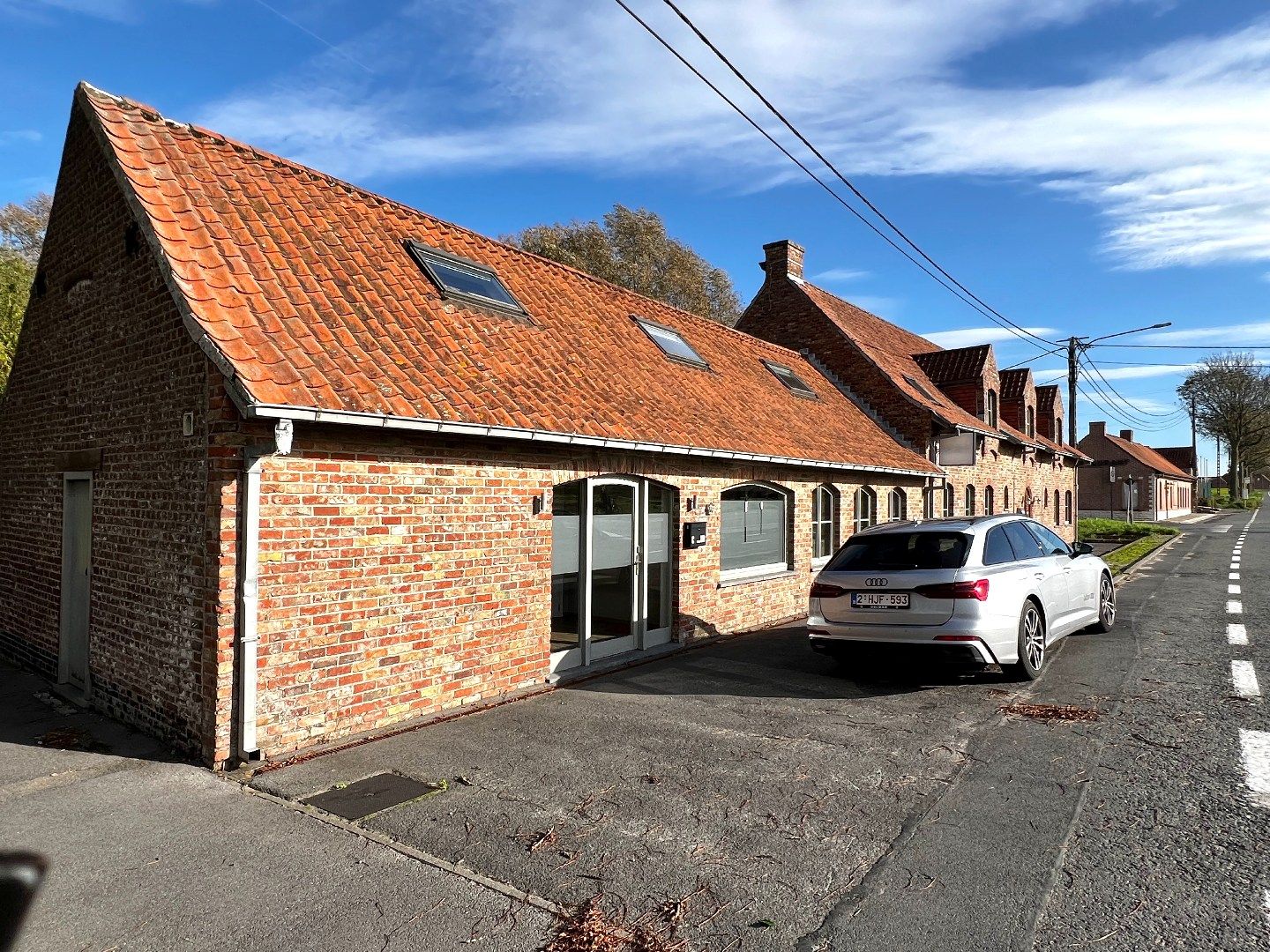 Veelzijdige eigendom met tal van mogelijkheden te koop te Zwevegem! foto 6