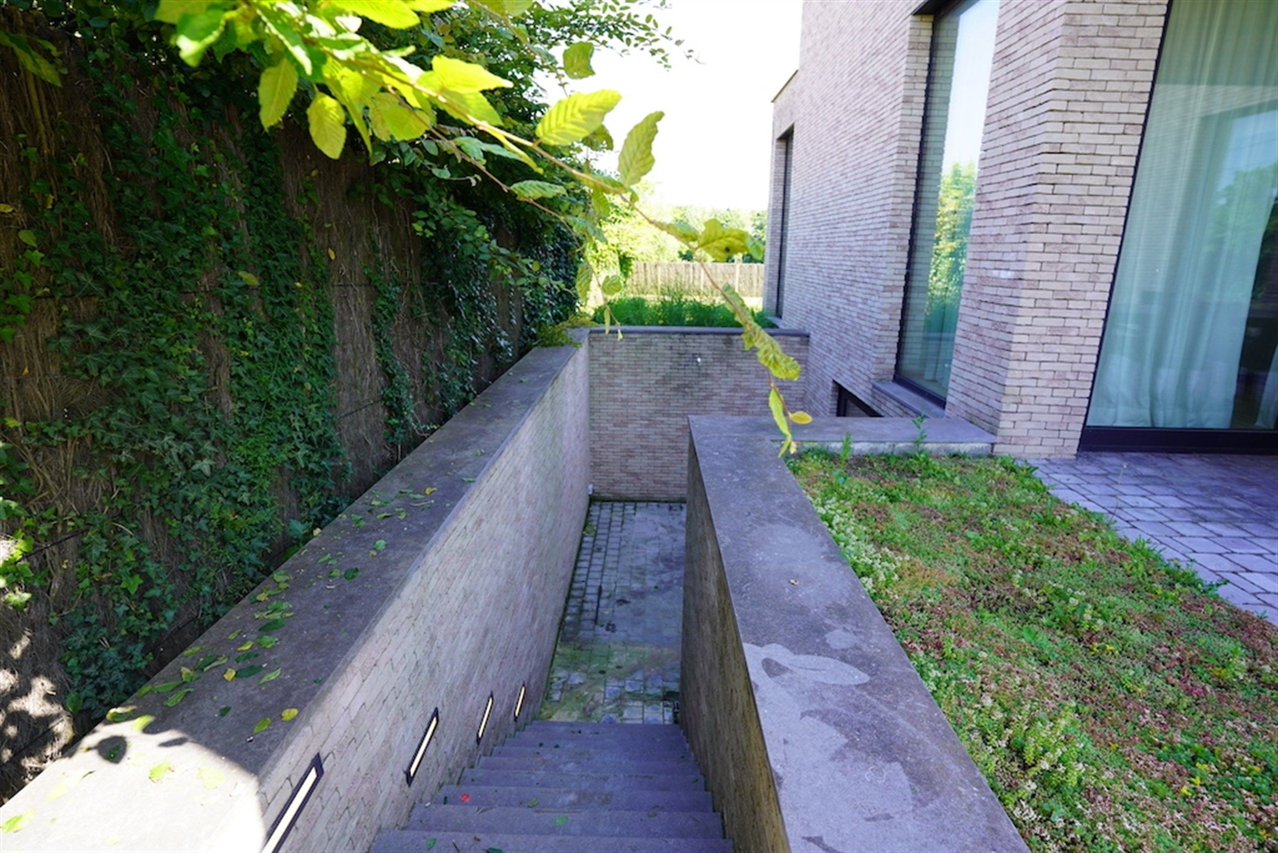 Energiezuinige eigendom (2017) met 4 slaapkamers en bureel foto 31