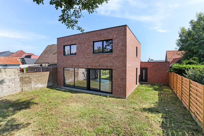 Ruime nieuwbouwwoning, 265 m2, ideaal voor zelfstandige praktijk! foto 2