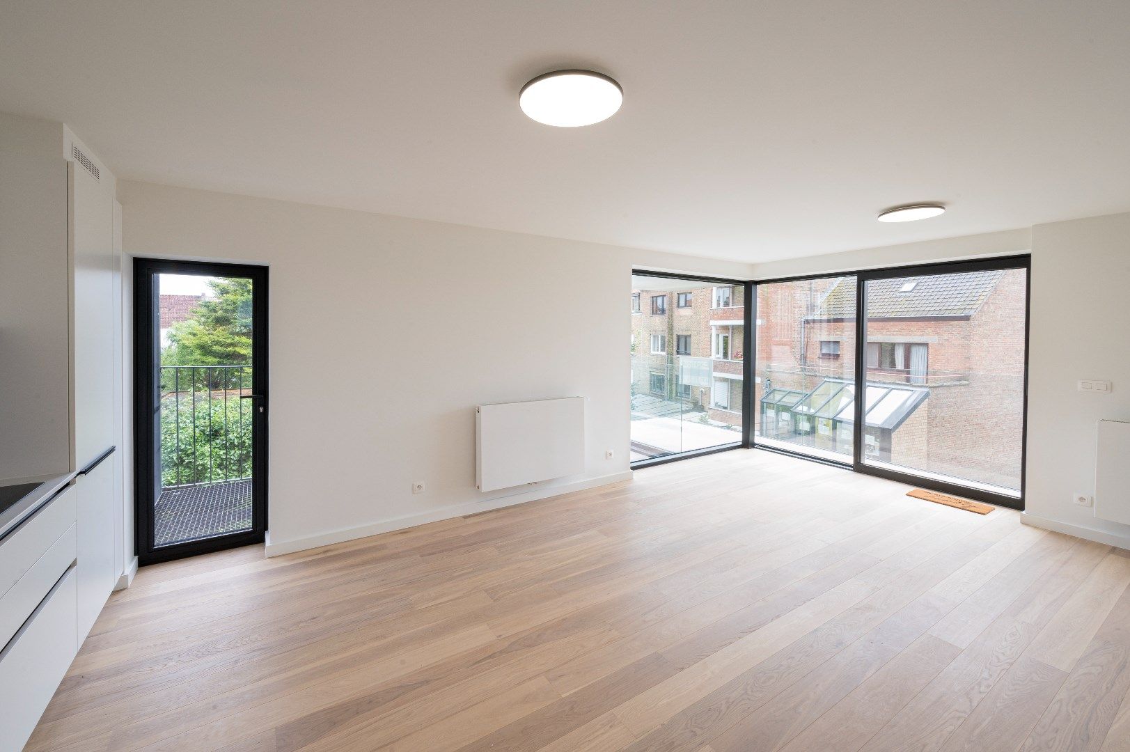 Vernieuwbouw – Luxueuze appartementen in een standingvol gebouw met glorieuze gevel op een boogscheut van het strand te Mariakerke! foto {{pictureIndex}}