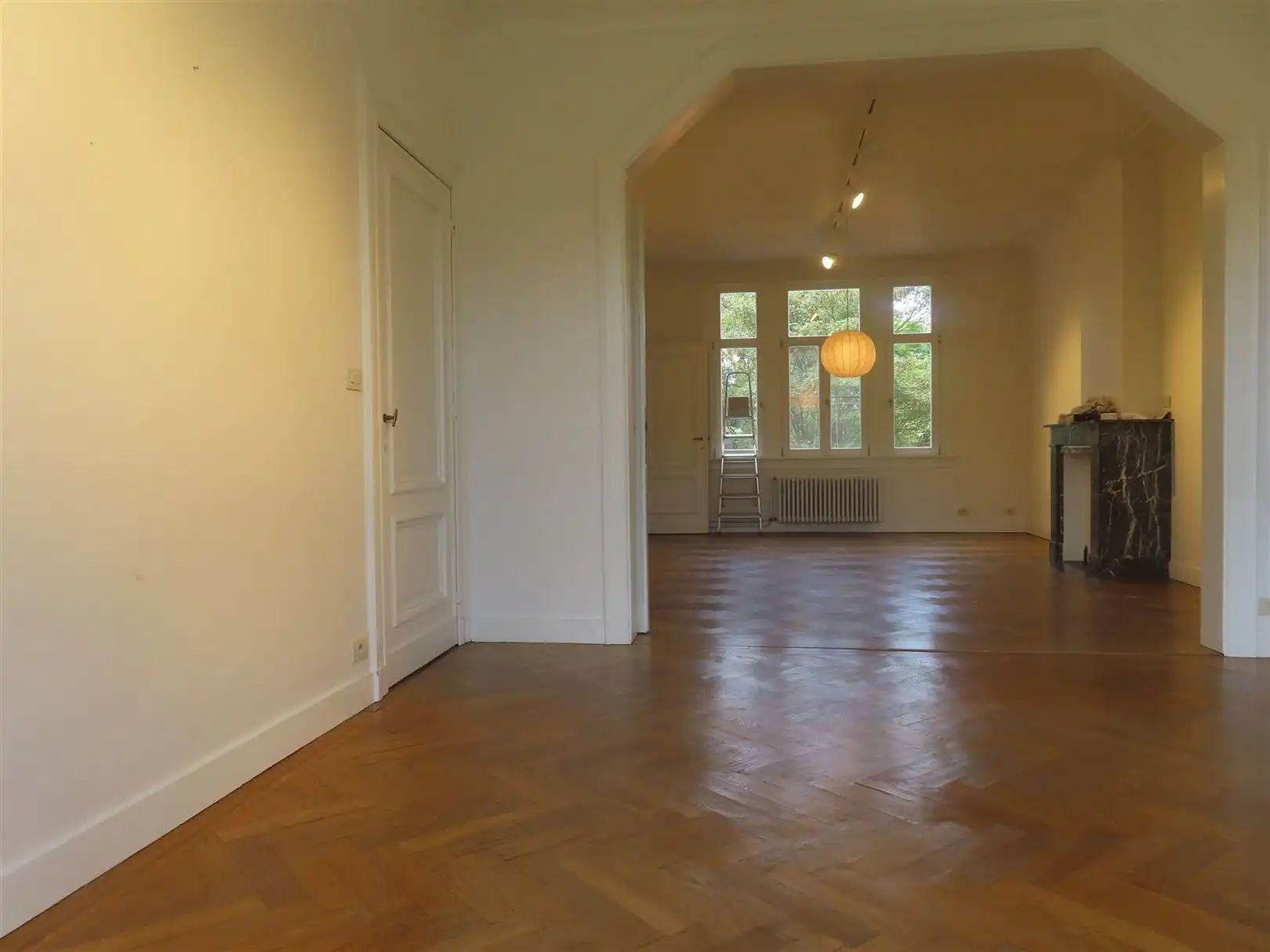 Prachtig, charmant 3-slaapkamerappartement met 2 badkamers! foto {{pictureIndex}}