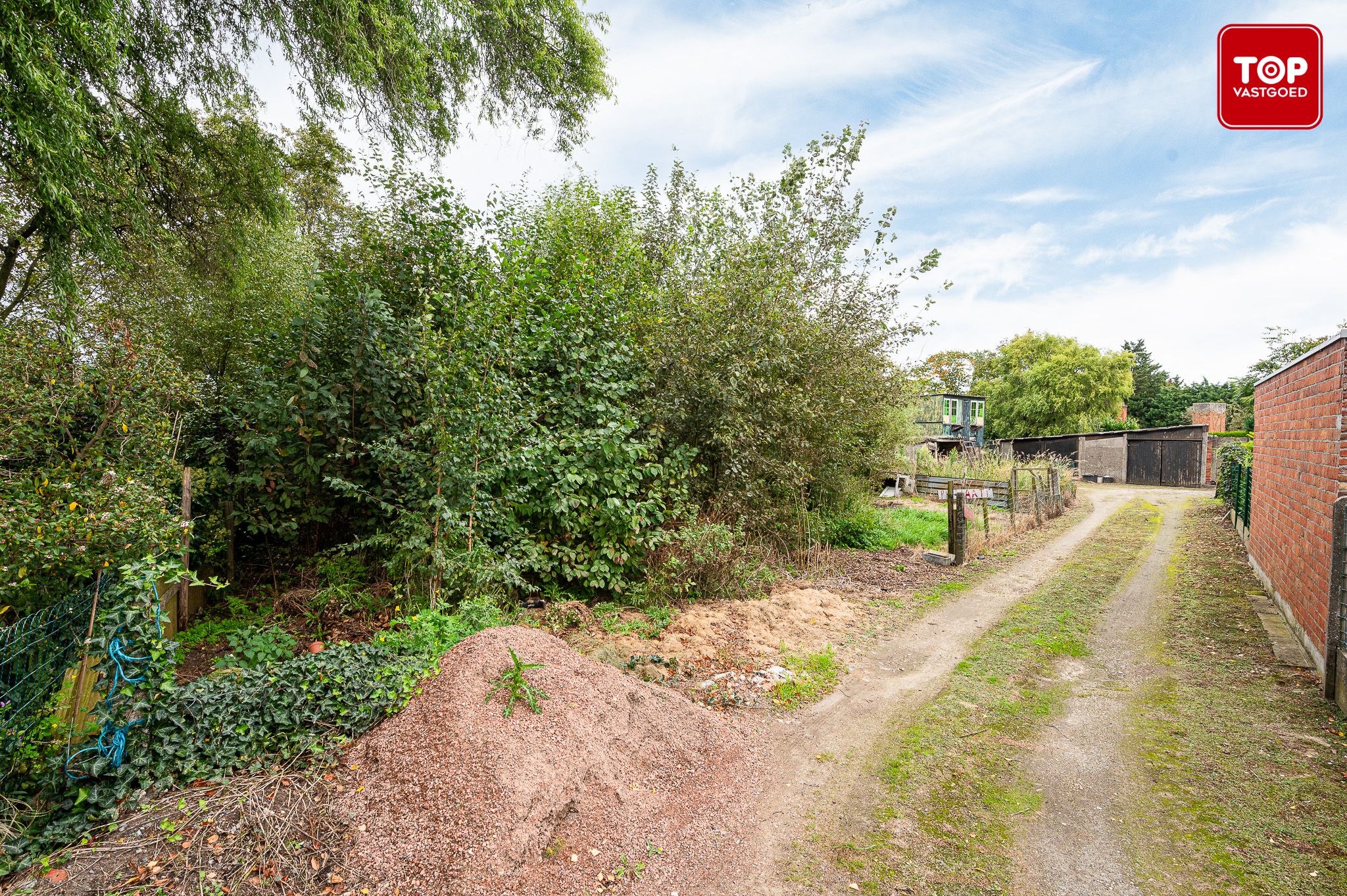 Te renoveren woning met 4 slaapkamers op perceel grond van 1605m² foto 19