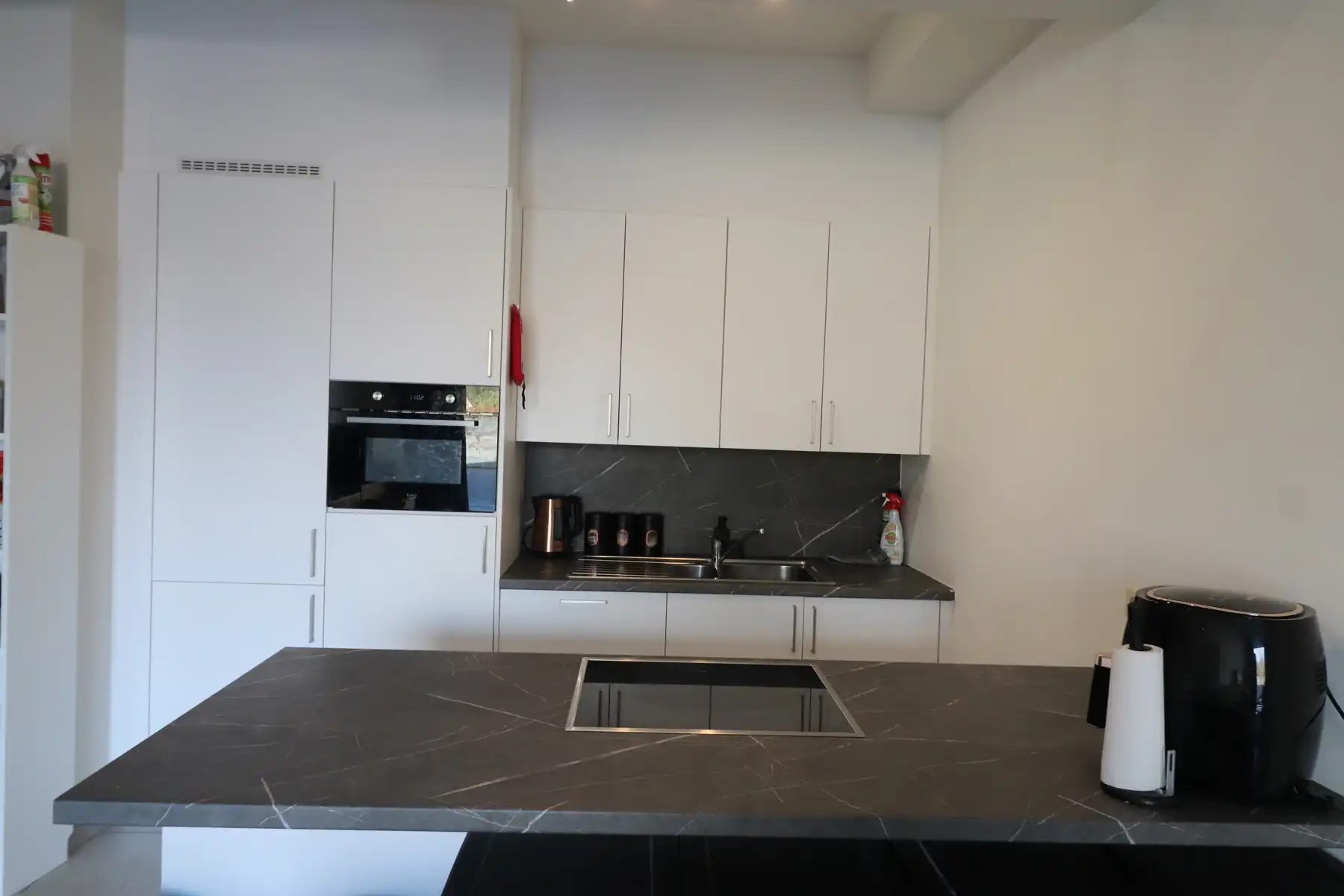 Gelijkvloers appartement met carport en gemeenschappelijke fietsenberging. foto 5