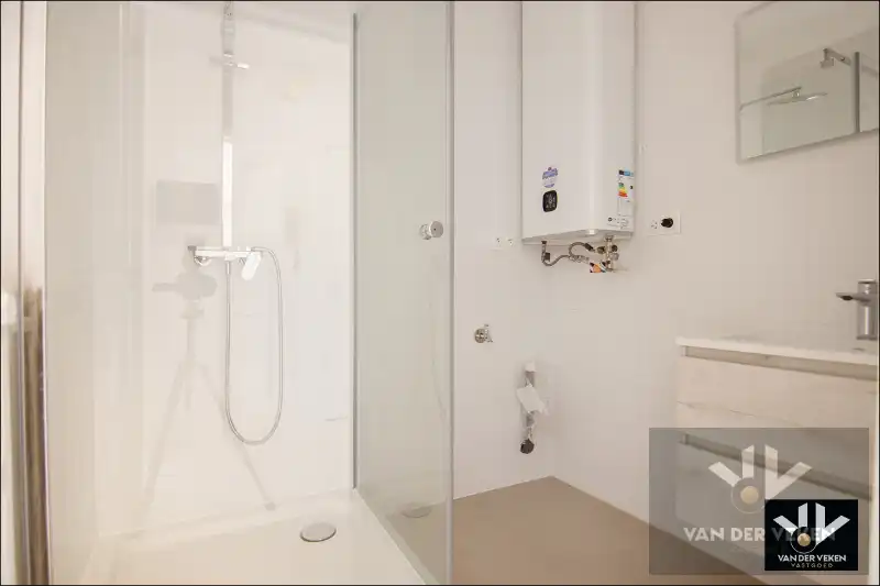 Lichtrijk en instapklaar appartement met 2 slaapkamer en terras gelegen in hartje Runkst foto 10