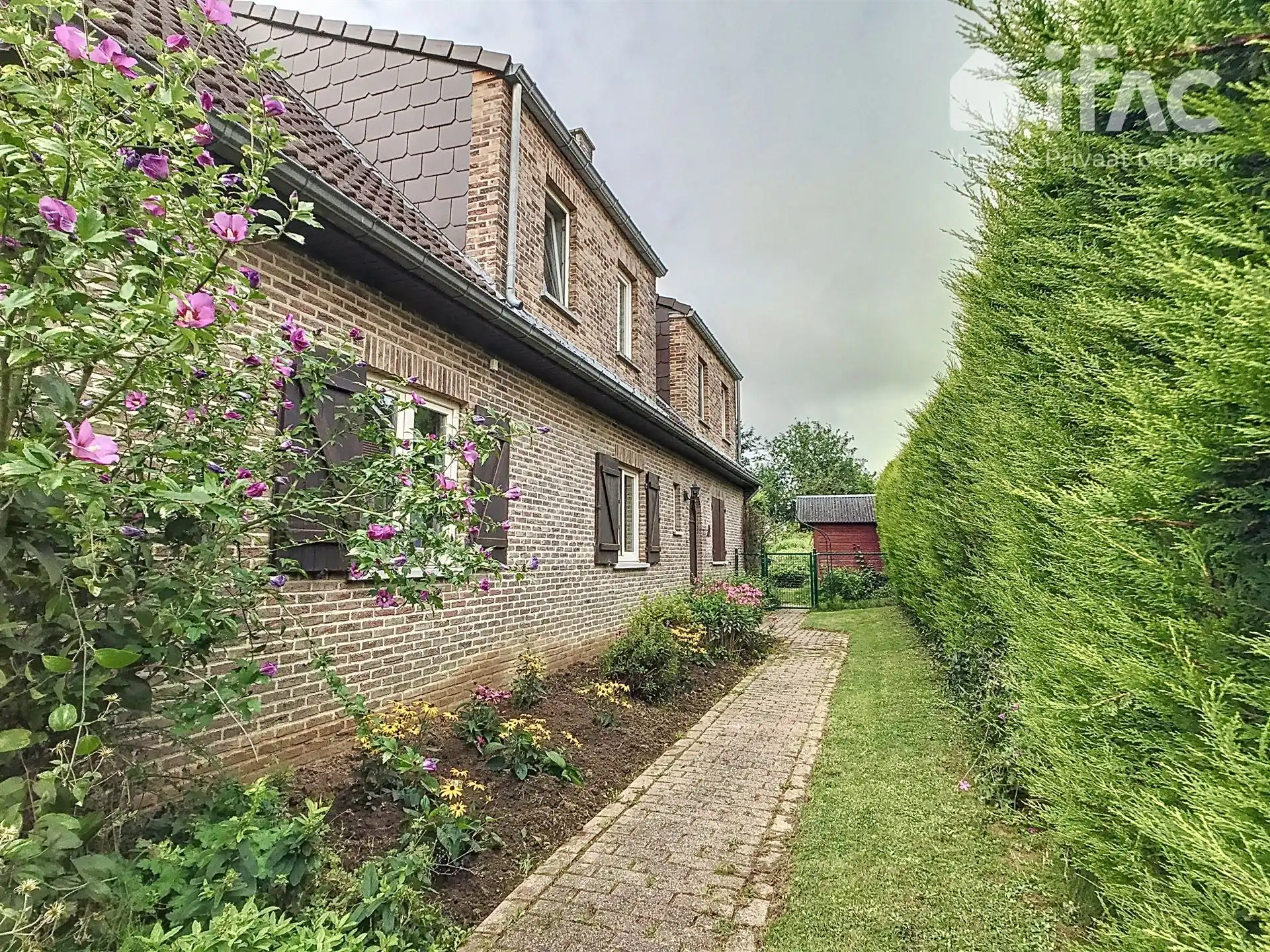 Zeer rustig gelegen villa  foto 21