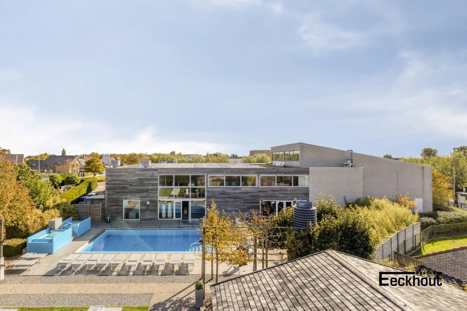 Handelscomplex op gunstige locatie foto 2