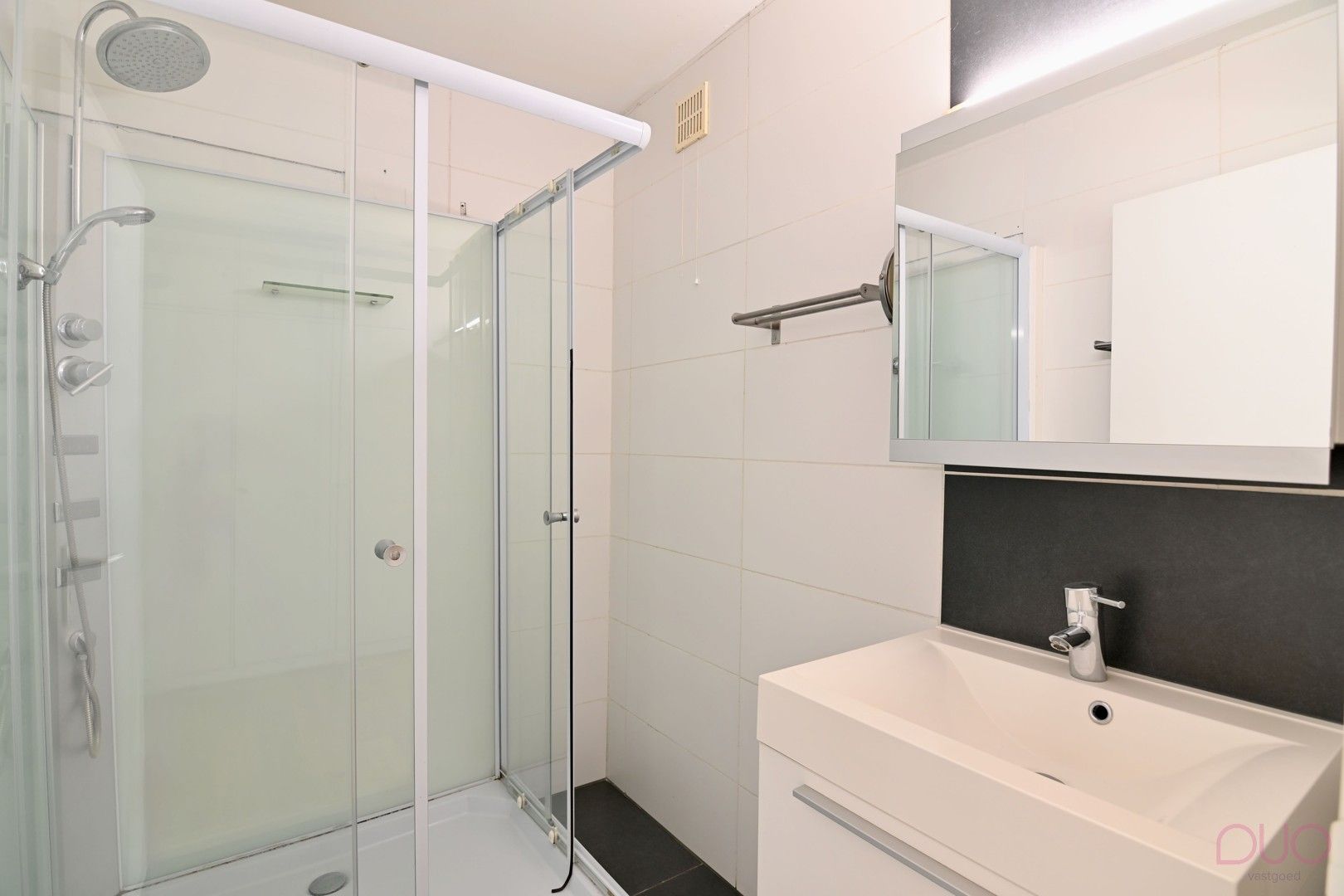 Lichtrijk appartement met drie slaapkamers en west georiënteerd terras foto 15
