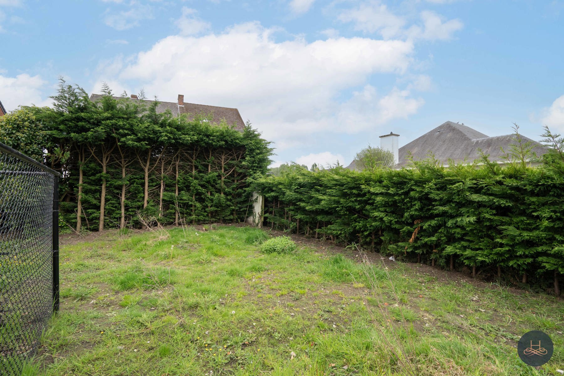 Op te frissen halfopen woning met tuin foto 29