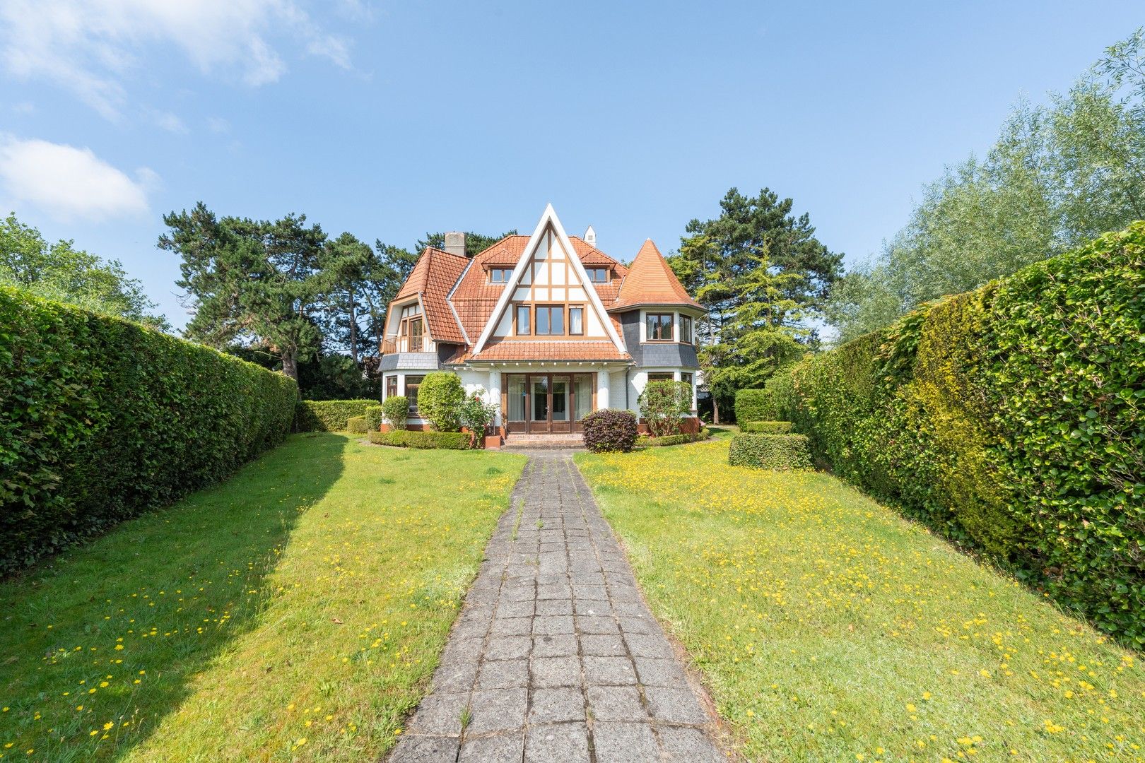 Karaktervolle interbellum villa in cottagestijl te koop. foto 3