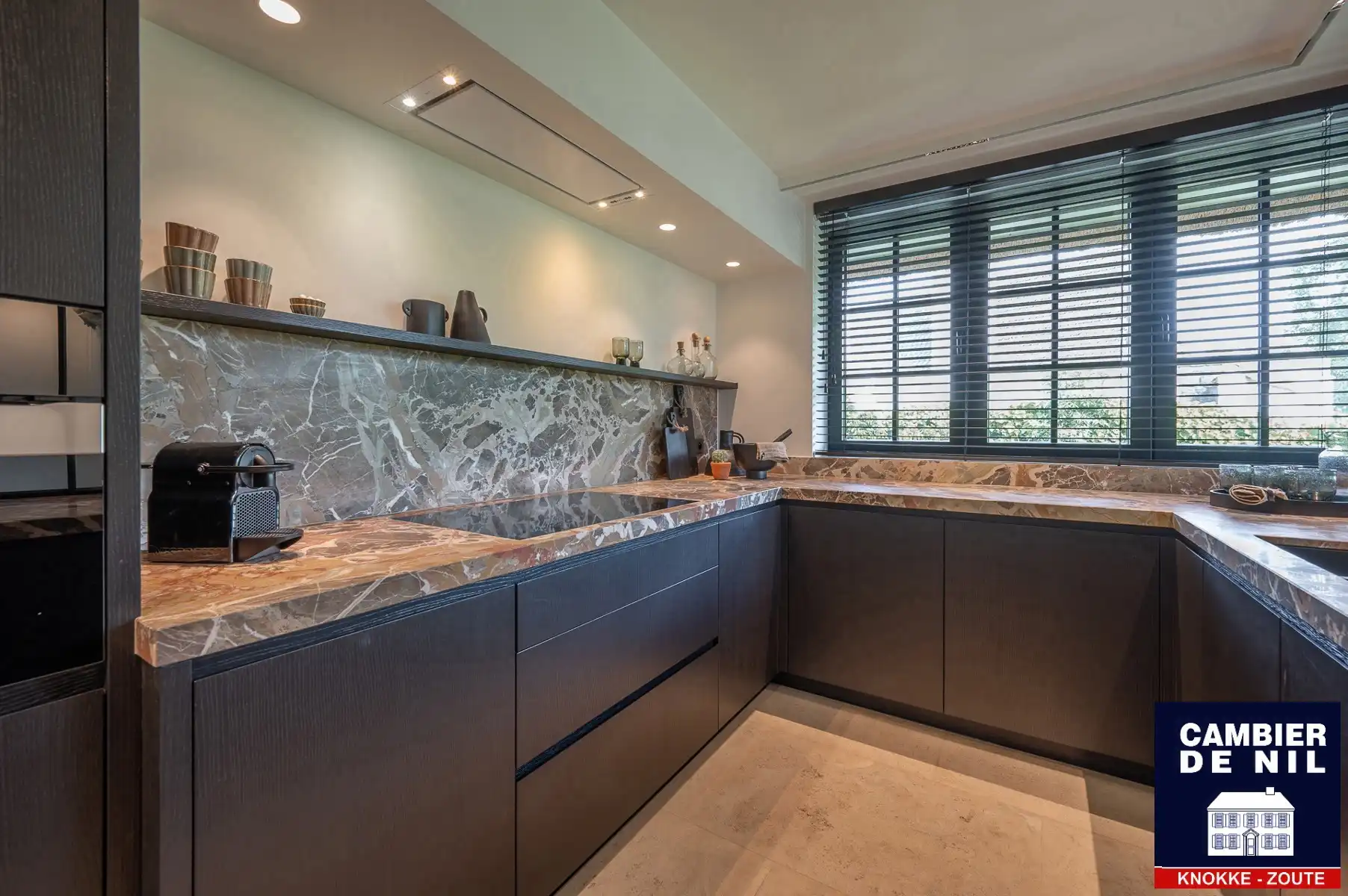 Ruime, volledig gerenoveerde villa aan de rand van het Zoute foto 8