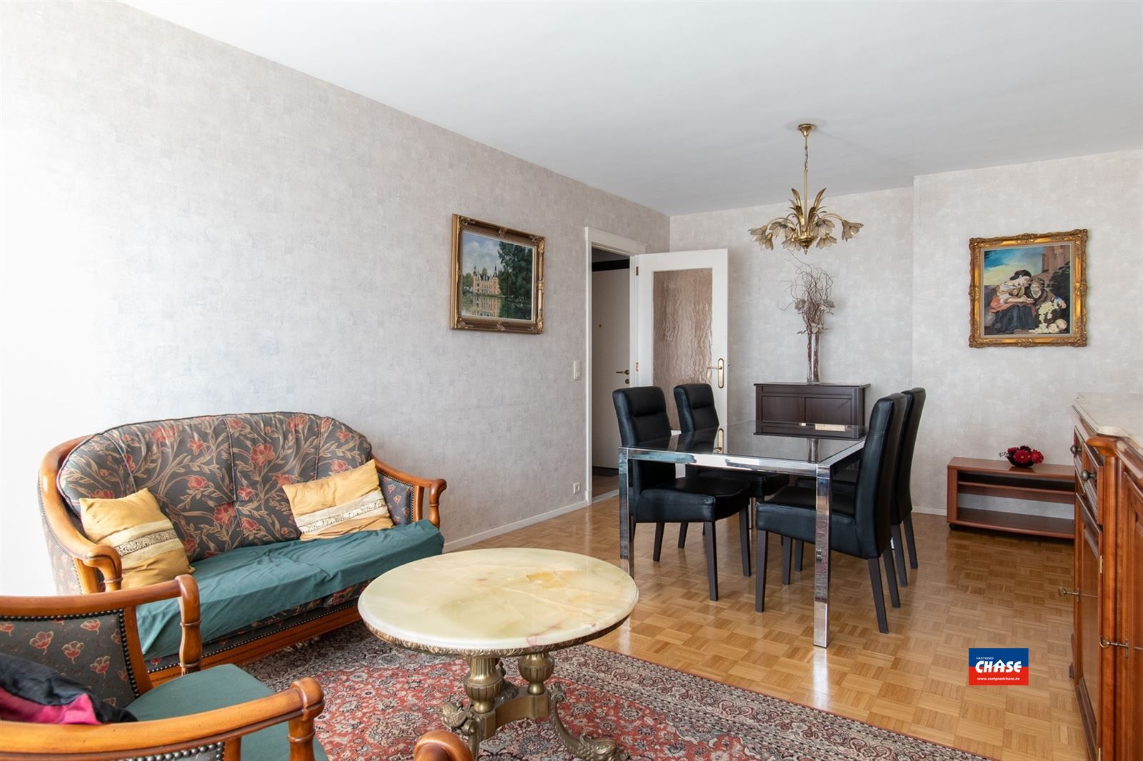 Instapklaar appartement met 2 slaapkamers en terras foto 2