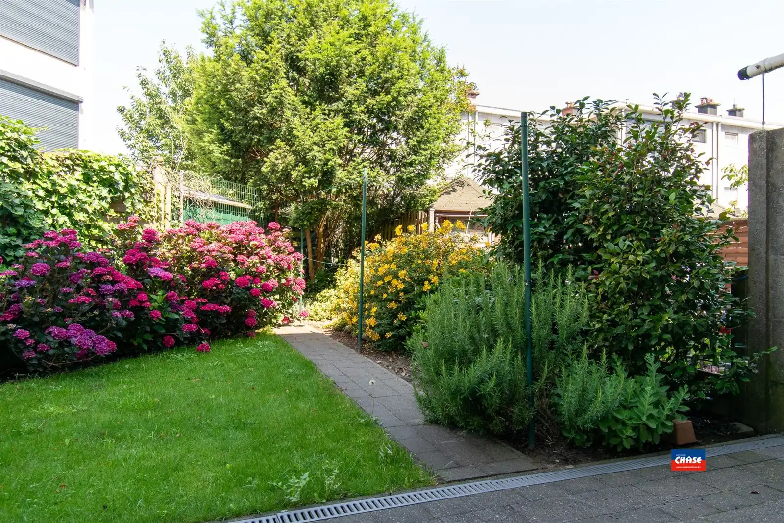 HOB Bel-étage met 3 slaapkamers, garage en tuin foto 6