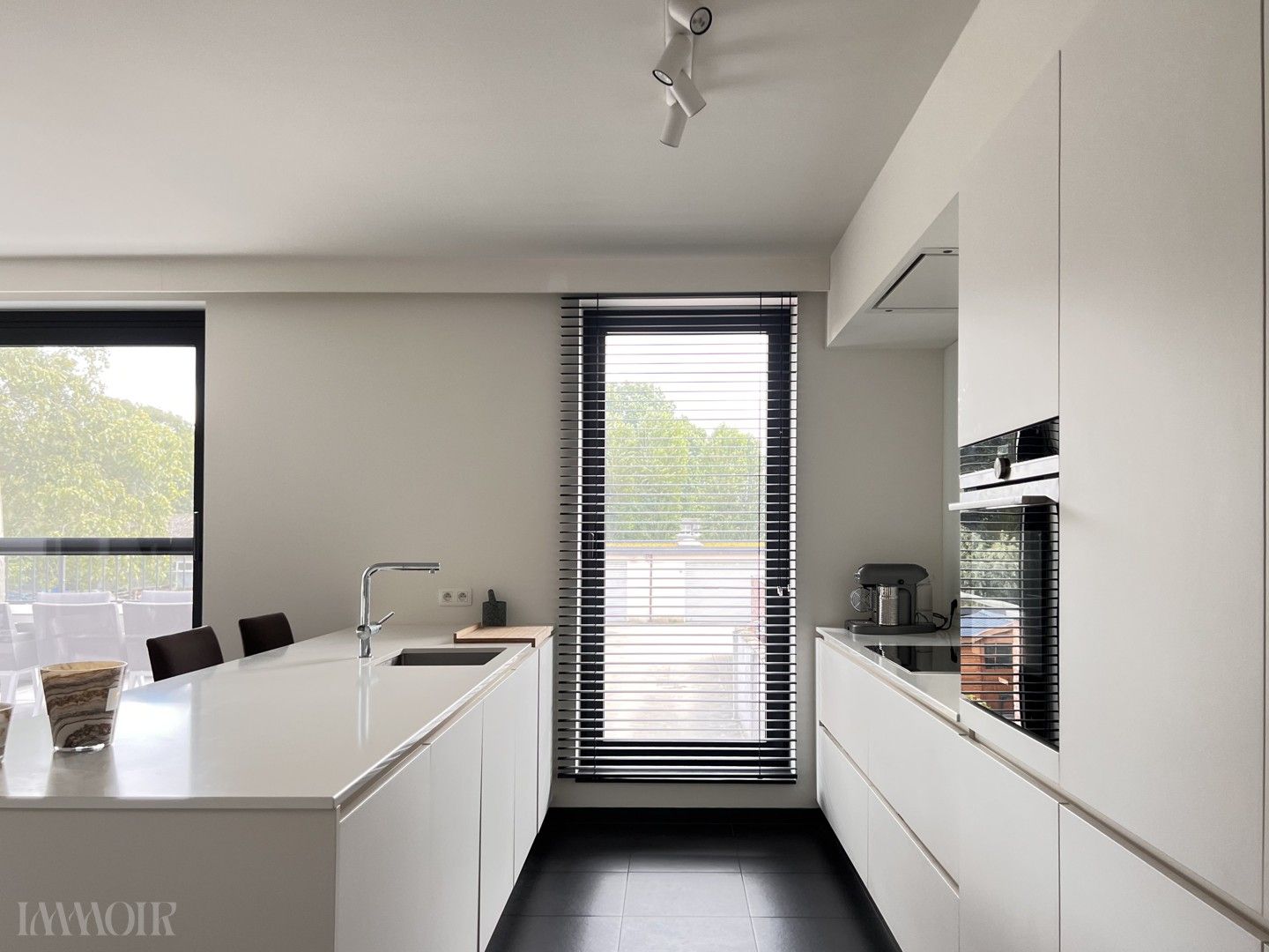 Modern en lichtrijk appartement in Schoten. foto {{pictureIndex}}