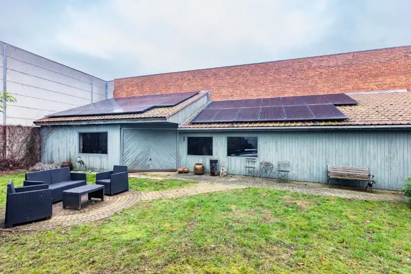 Halfopen woning met 3 slaapkamers, magazijn/ grote garage en tuin op 510 m² foto 14