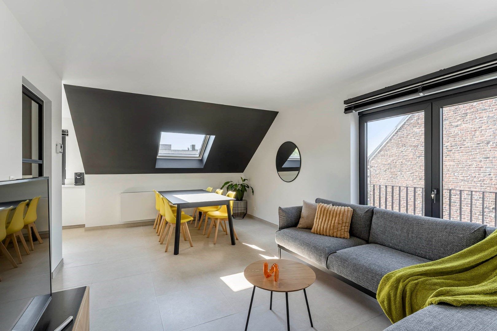 Knap afgewerkt 2-slaapkamer appartement met standplaats vlakbij het centrum foto 9