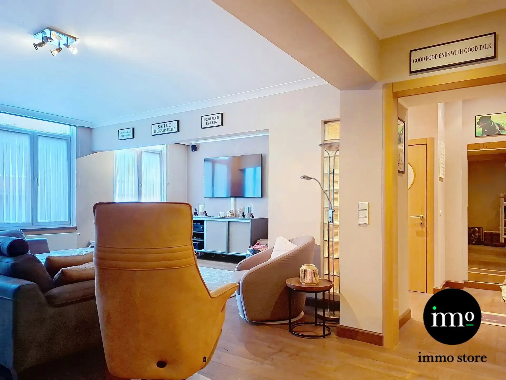 Uitzonderlijk ruime woning met atelier en garage foto 12