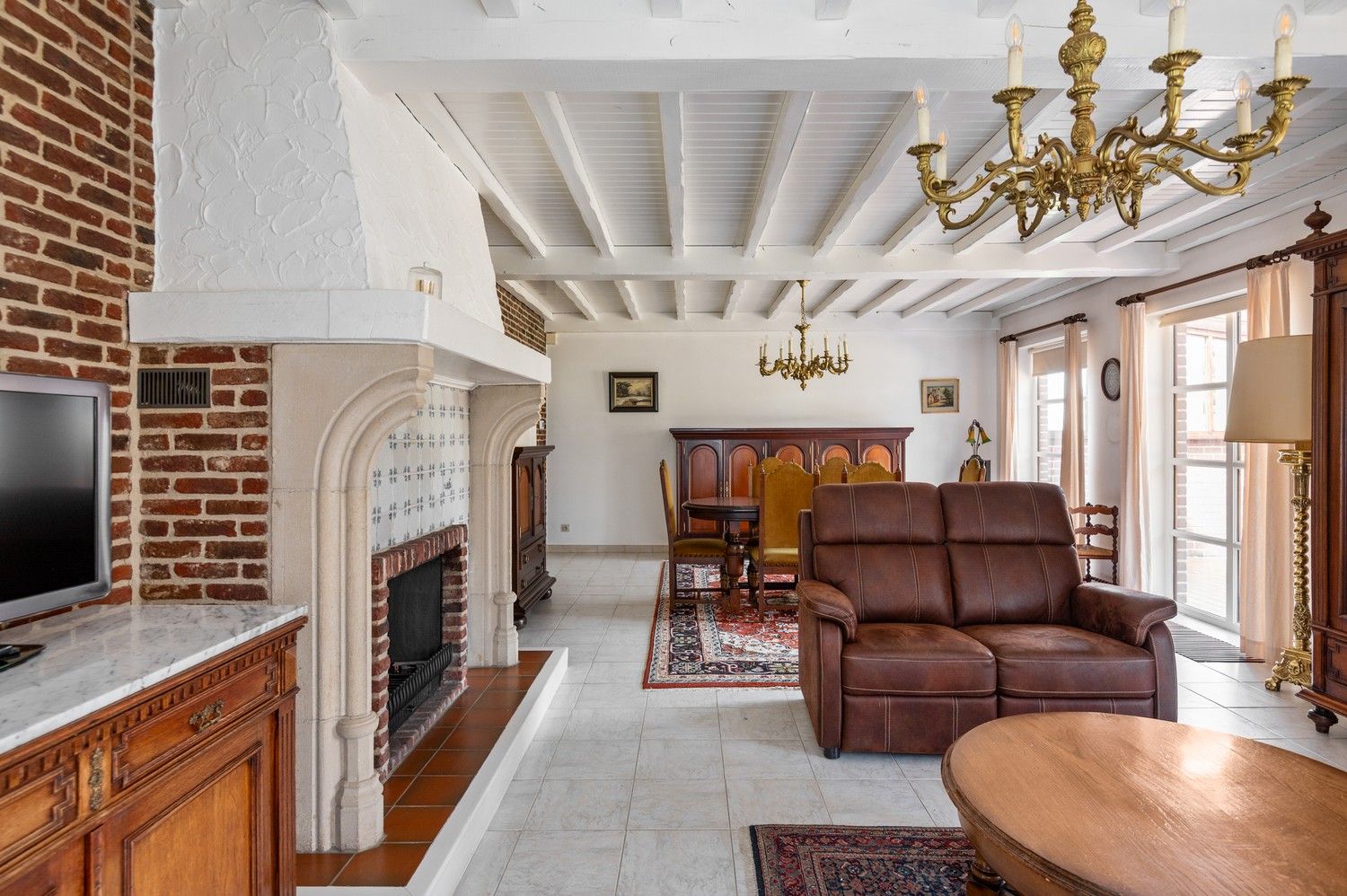 Deze woning is gelegen in een rustige omgeving en beschikt over bijzonder veel potentieel te Lier foto 4
