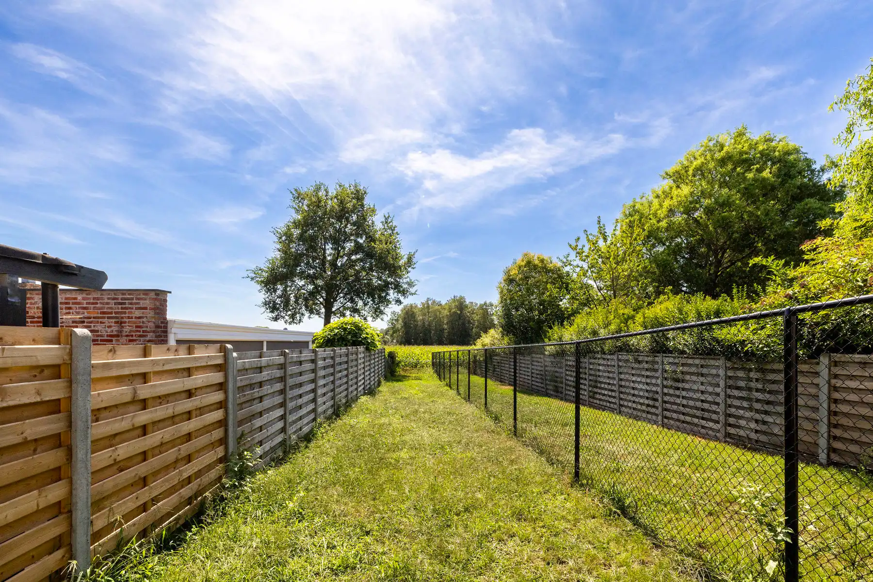 Gerenoveerde woning met 3 slaapkamers en tuin foto 19