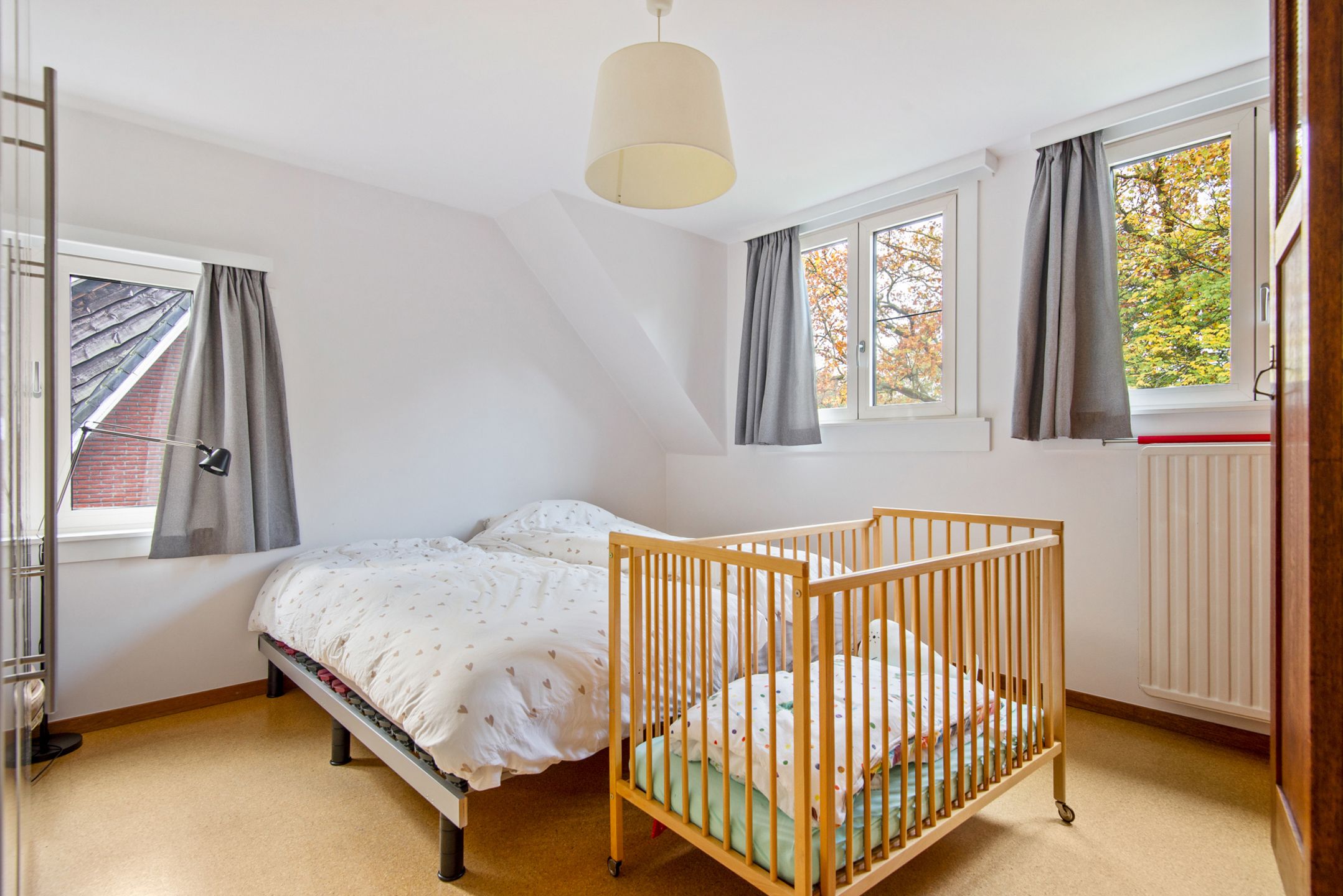 Mooie halfopen woning met garage op absolute toplocatie foto 12