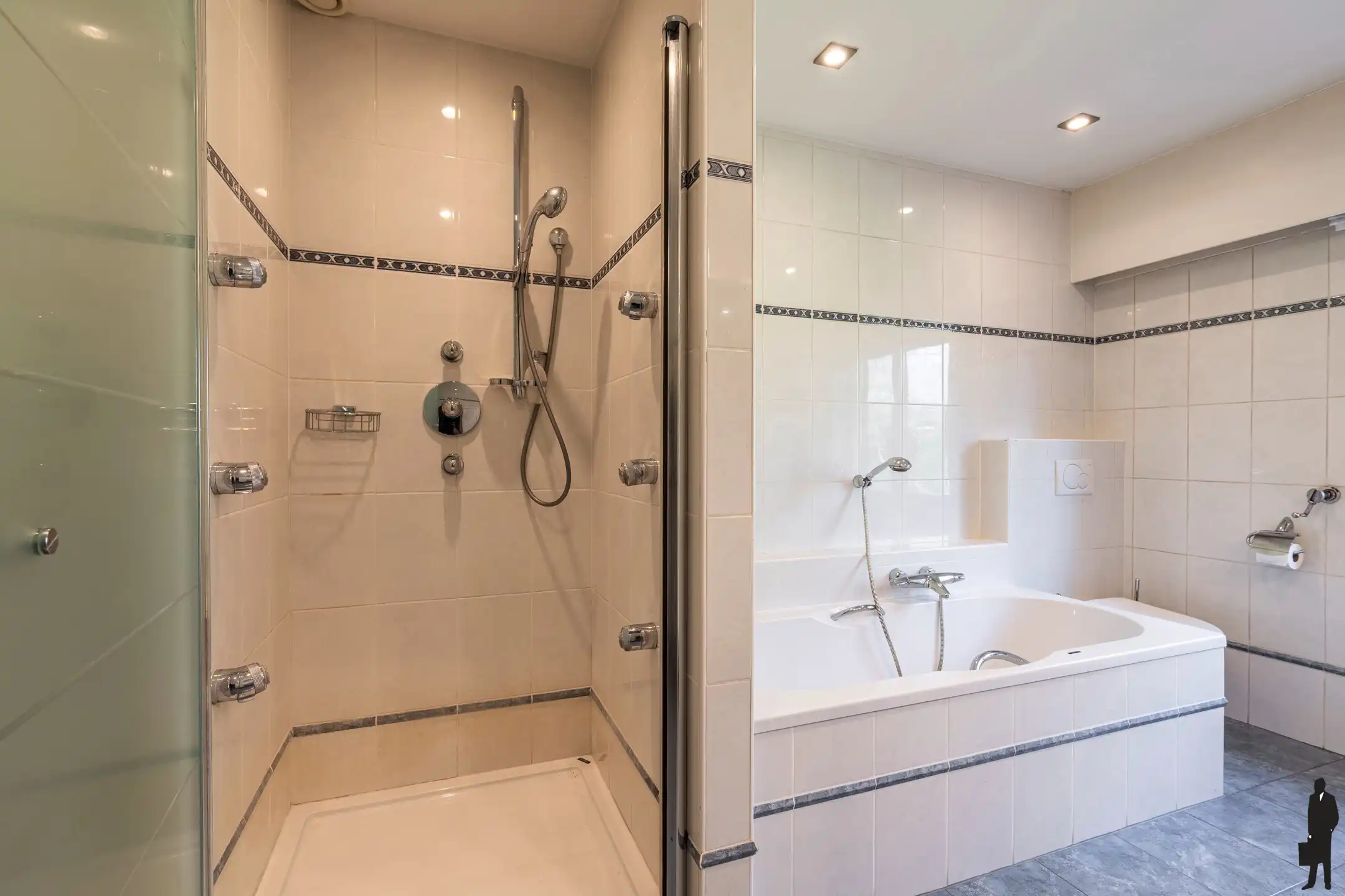 Gelijkvloerse woning met renovatiepotentieel op ca. 1.720 m² foto 15