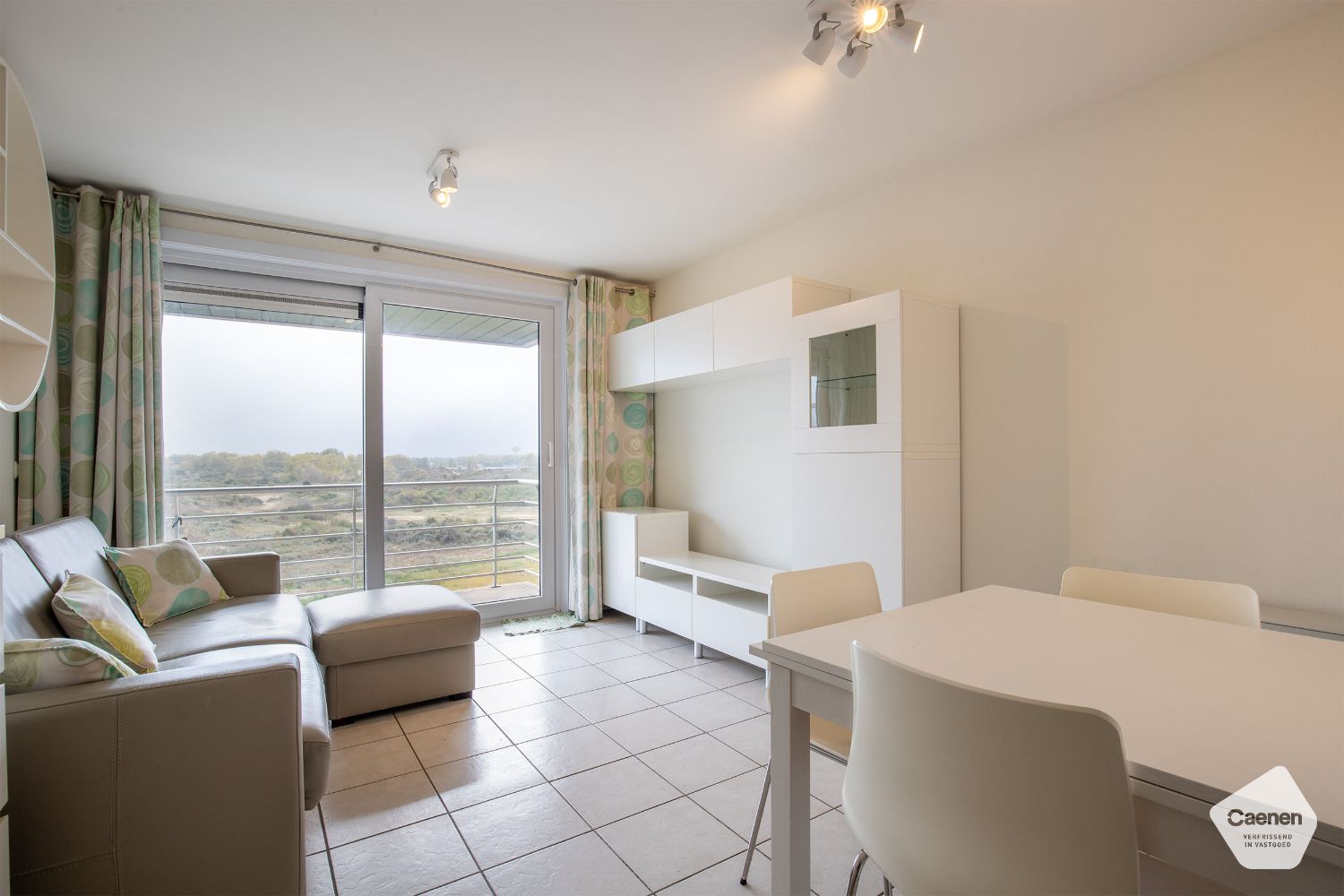 Goed onderhouden studio met ruim terras en mooi zicht op de Simliduinen foto {{pictureIndex}}