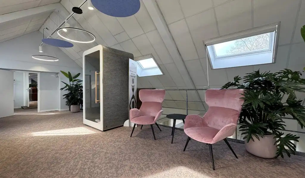 Full-service kantoorruimte in BluePoint Business Center foto 3