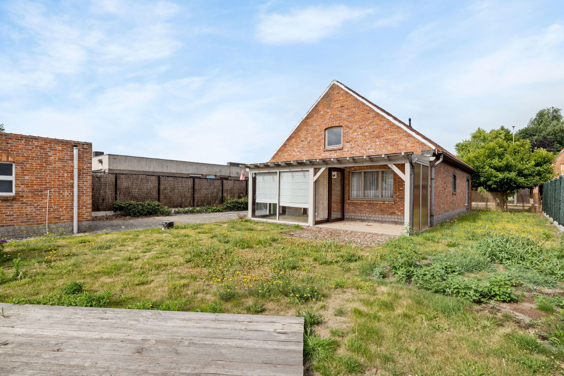 Bungalow met veel potentieel, aangename tuin en garage foto 10