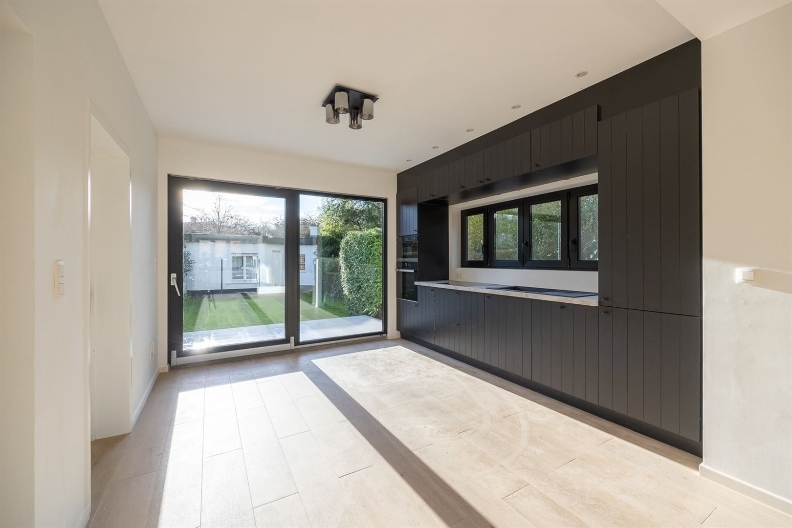 Totaal vernieuwde woning in zeer geliefde straat in centrum!  foto 4