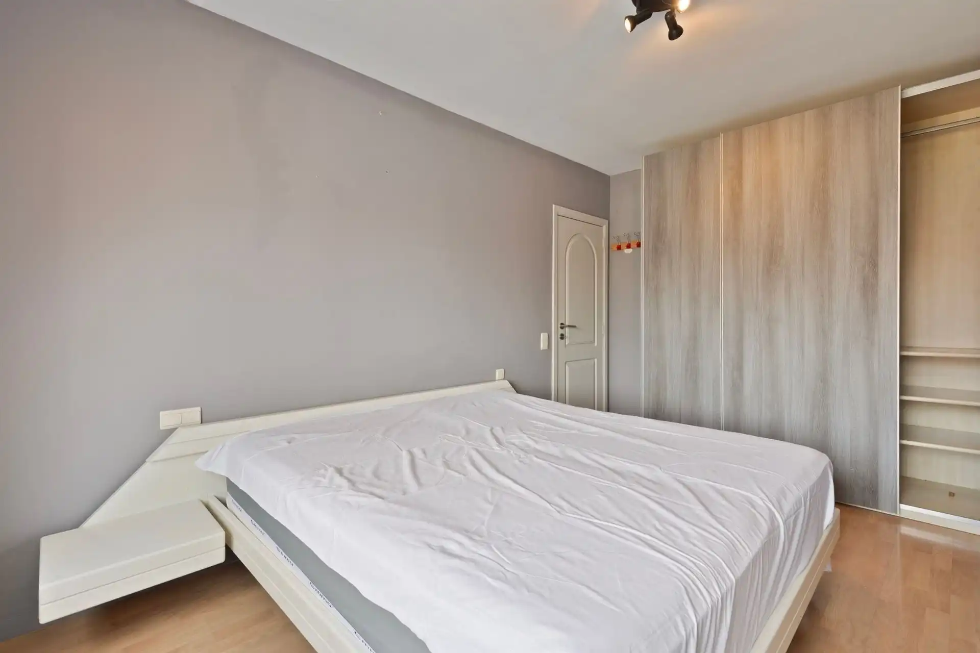 Ruime halfopen bebouwing (3 slpks), terras en tuin foto 20