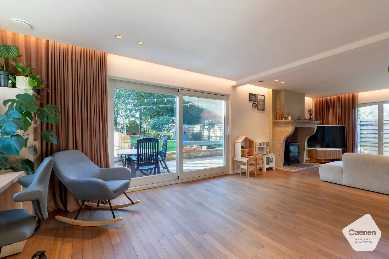 Prachtige smaakvolle gerenoveerde villa met uniek bijgebouw op een perceel van 2021m²  en 5 slaapkamers. foto 5