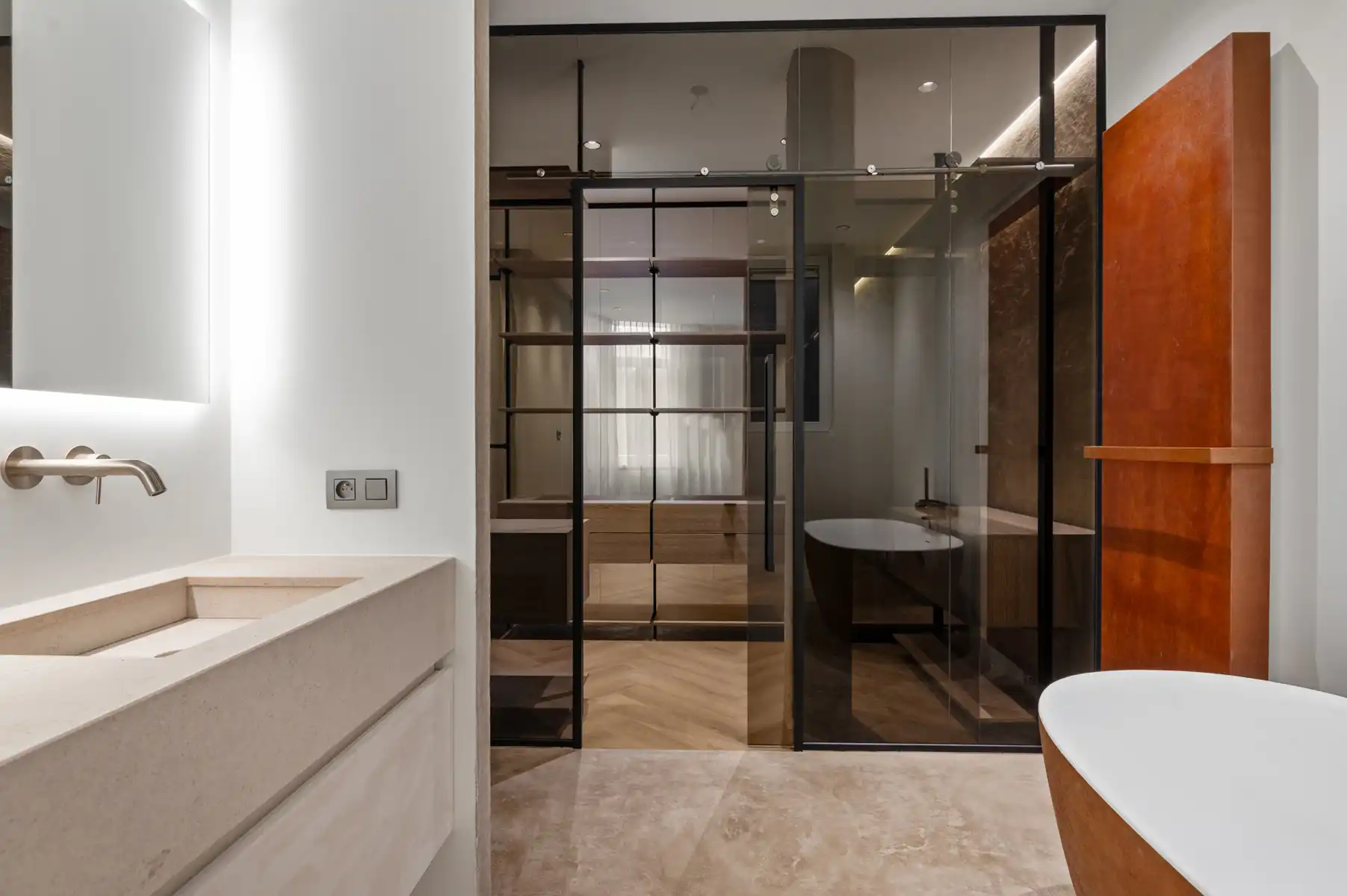 Luxueus gerenoveerd 2 slpk appartement in Art Deco-gebouw foto 9