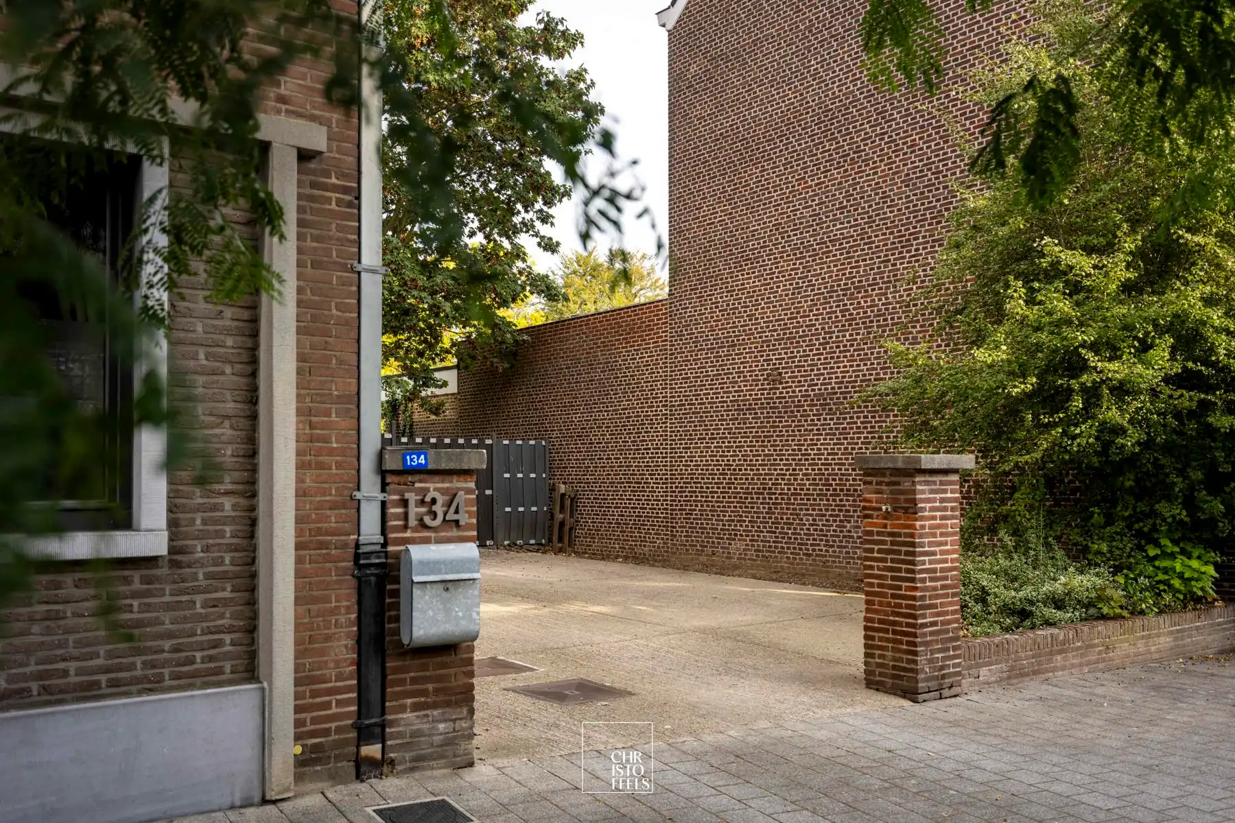 Veelzijdige woning (406 m²) met riante tuin (2510m²) op toplocatie! foto 3