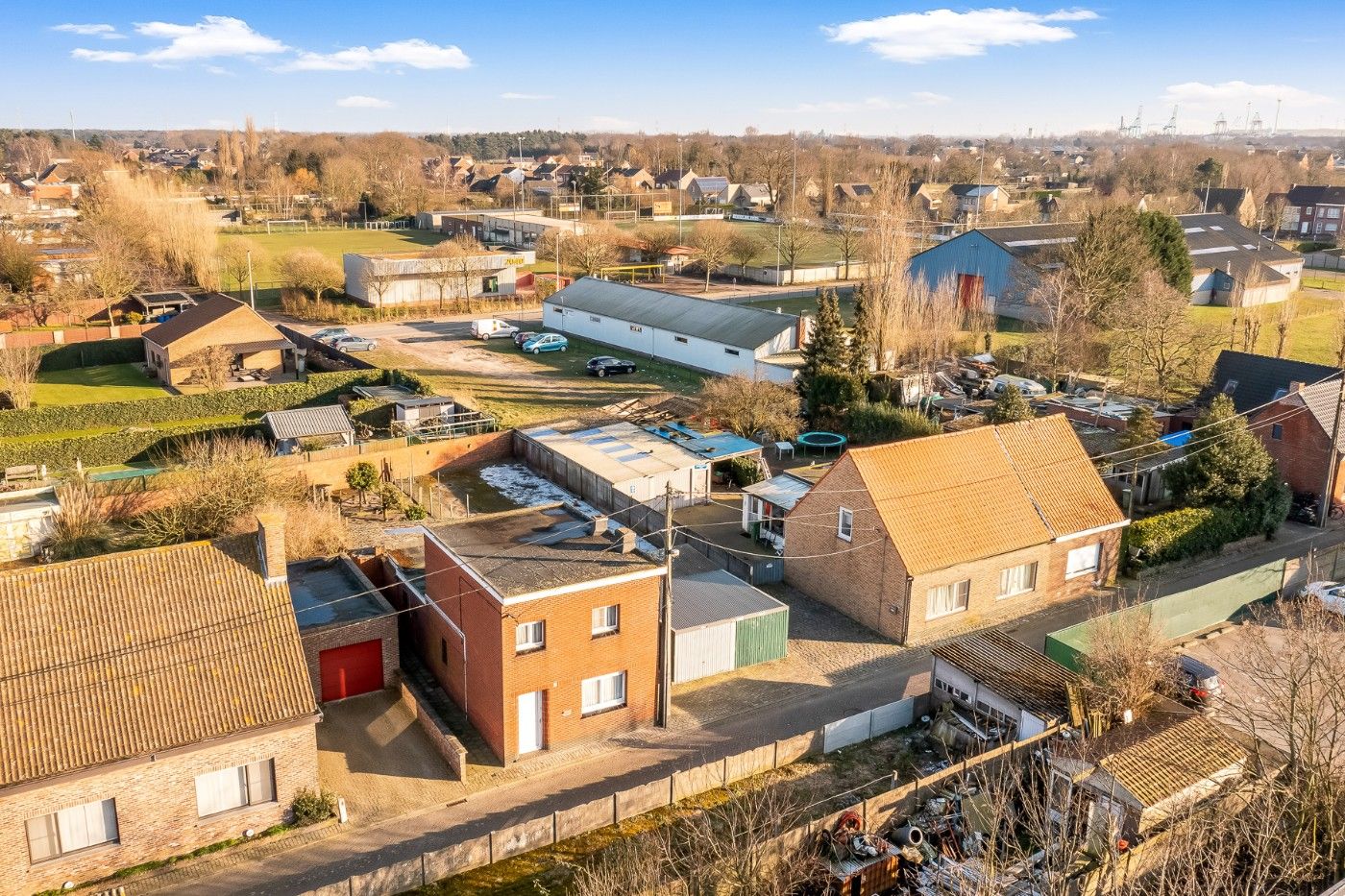 Licht op te frissen, vrijstaande woning met 2 à 3 slpk., tuin en dubbele garage foto 25