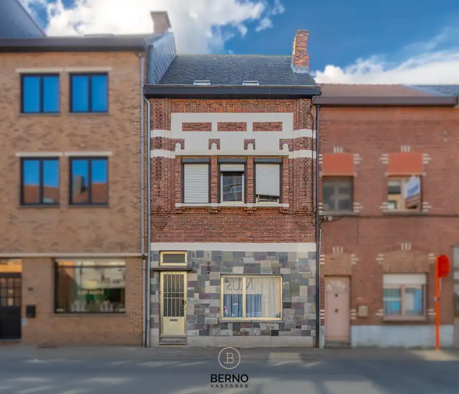 Hoofdfoto van de publicatie: Op te frissen woning met koer