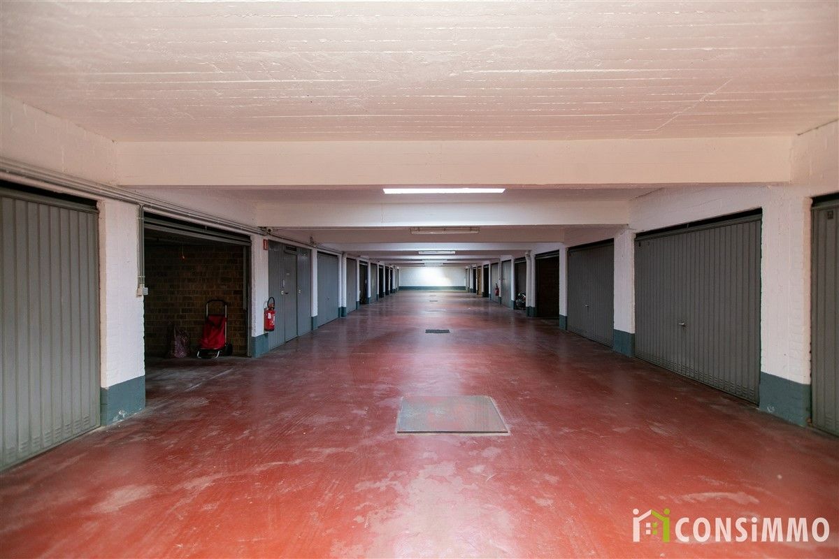 Ruim en lichtrijk appartement met 3 slaapkamers, 2 terrassen en garagebox in hartje Genk foto 25
