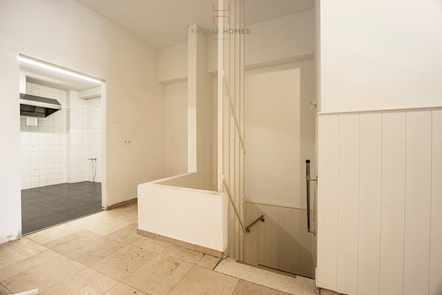 Handel / horeca gelijkvloers op de Zeedijk van Knokke. foto 5
