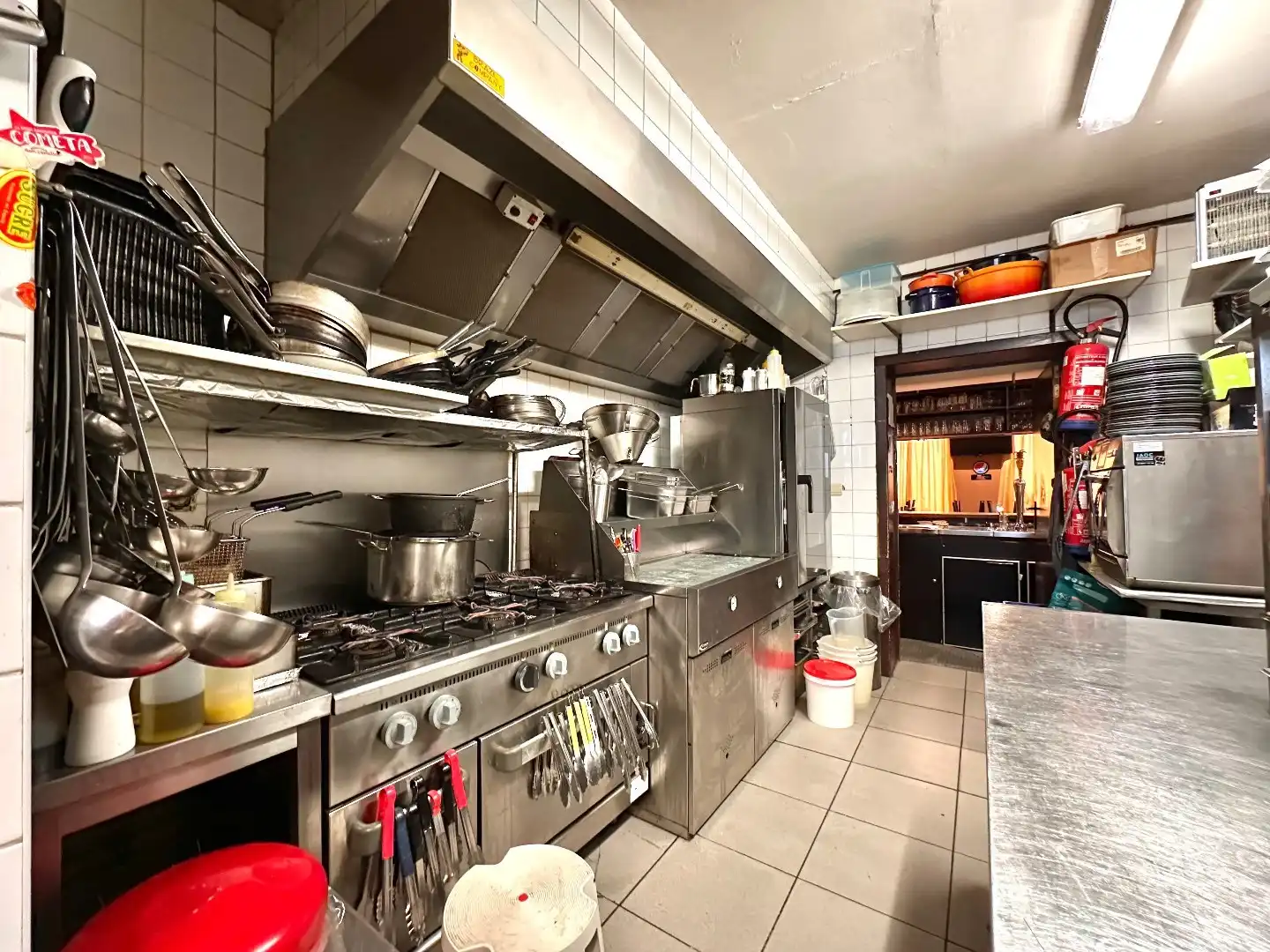 Ruim handelspand (café-restaurant) met terras, woonmogelijkheid en garage in Rutten (Tongeren) foto 8