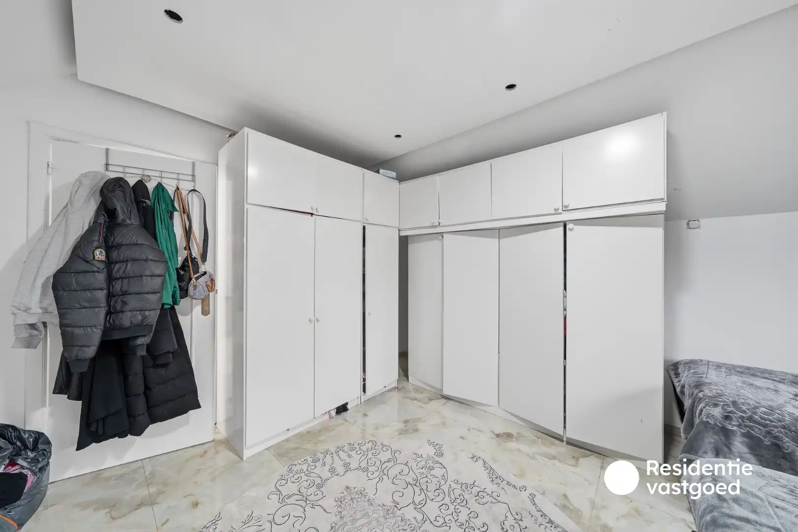 Halfopen woning met tuin en garage te koop foto 20